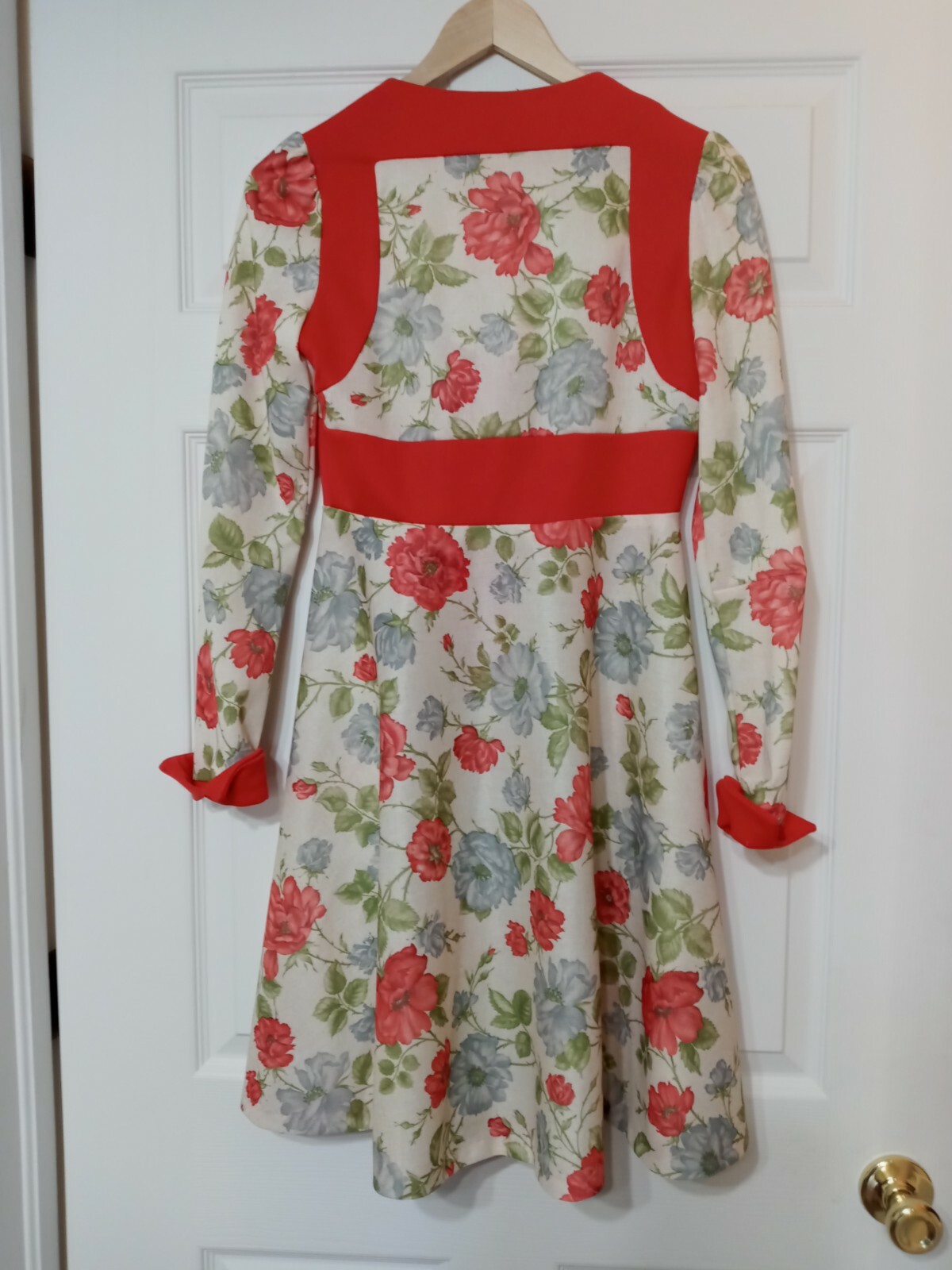 Vintage Lites On Dress size 9 100% polyester