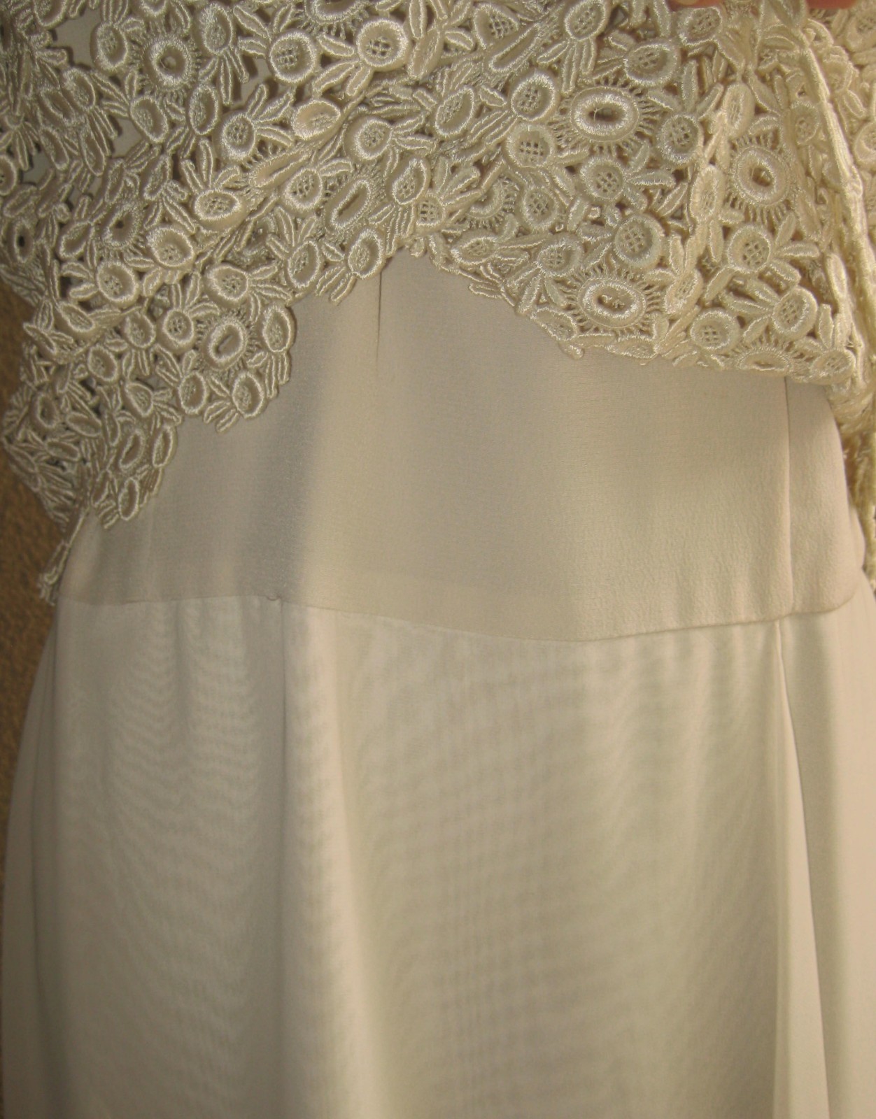 Vintage Daymor Couture C.Mercedes Ferreira beige embroider overlay long gown 12