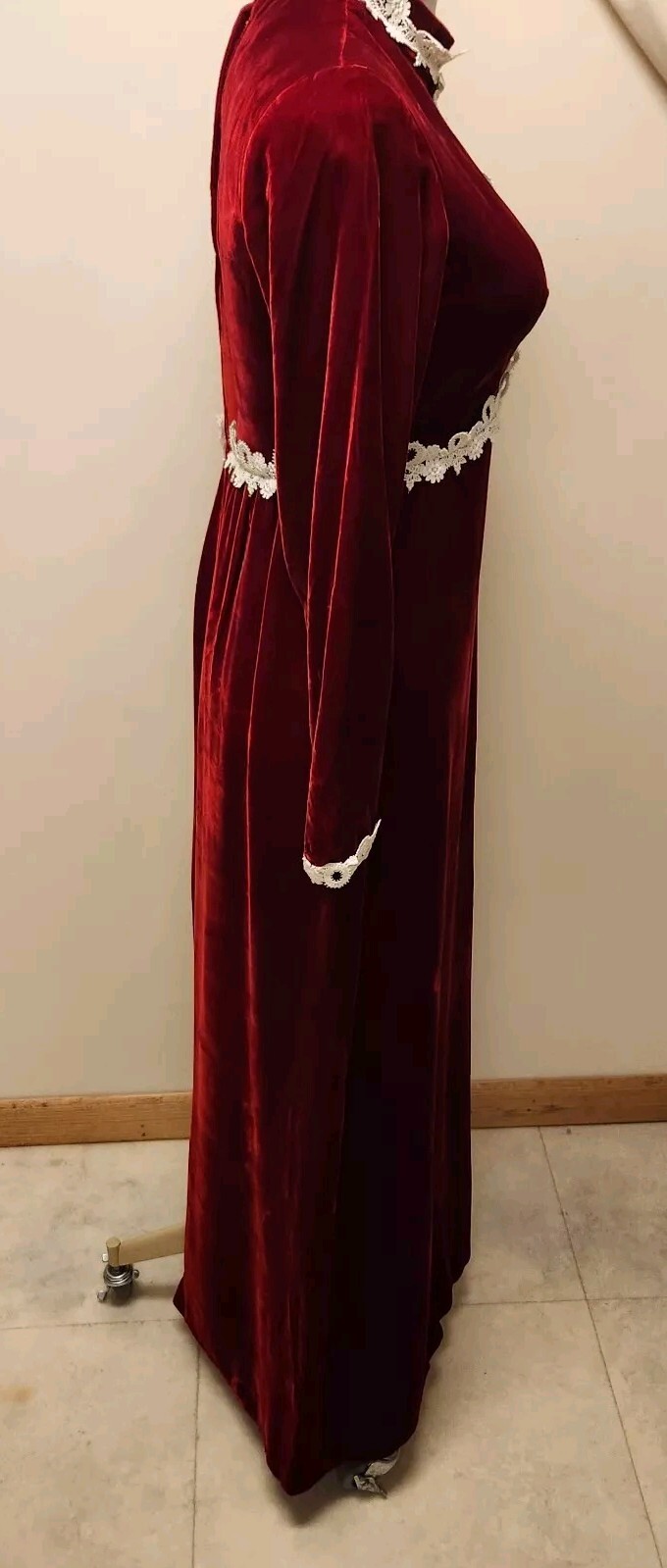 Vntg 1960s Burgundy/Red Maxi Dress*Empire Waist w/Lace Trim*True Velvet*Gd Cond