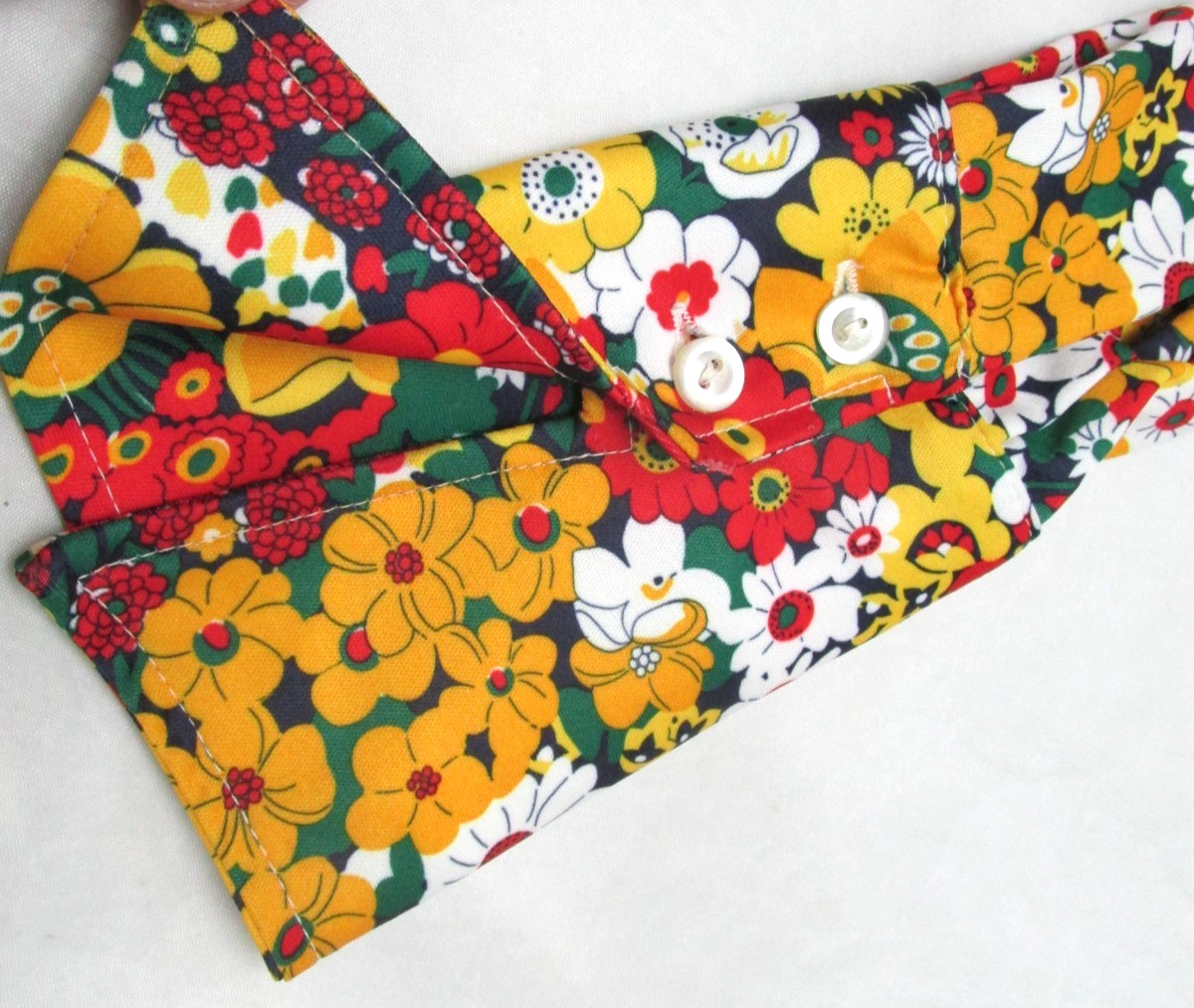 1970s Mod Flower Power Daisies Woman’s Sz 16 Shirt Pointed Collar Button Cuffs