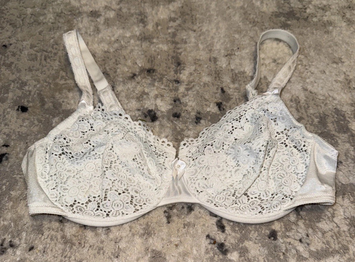 Vintage Vanity Fair Nylon Lace Unlined Bra Size 36C White Underwired