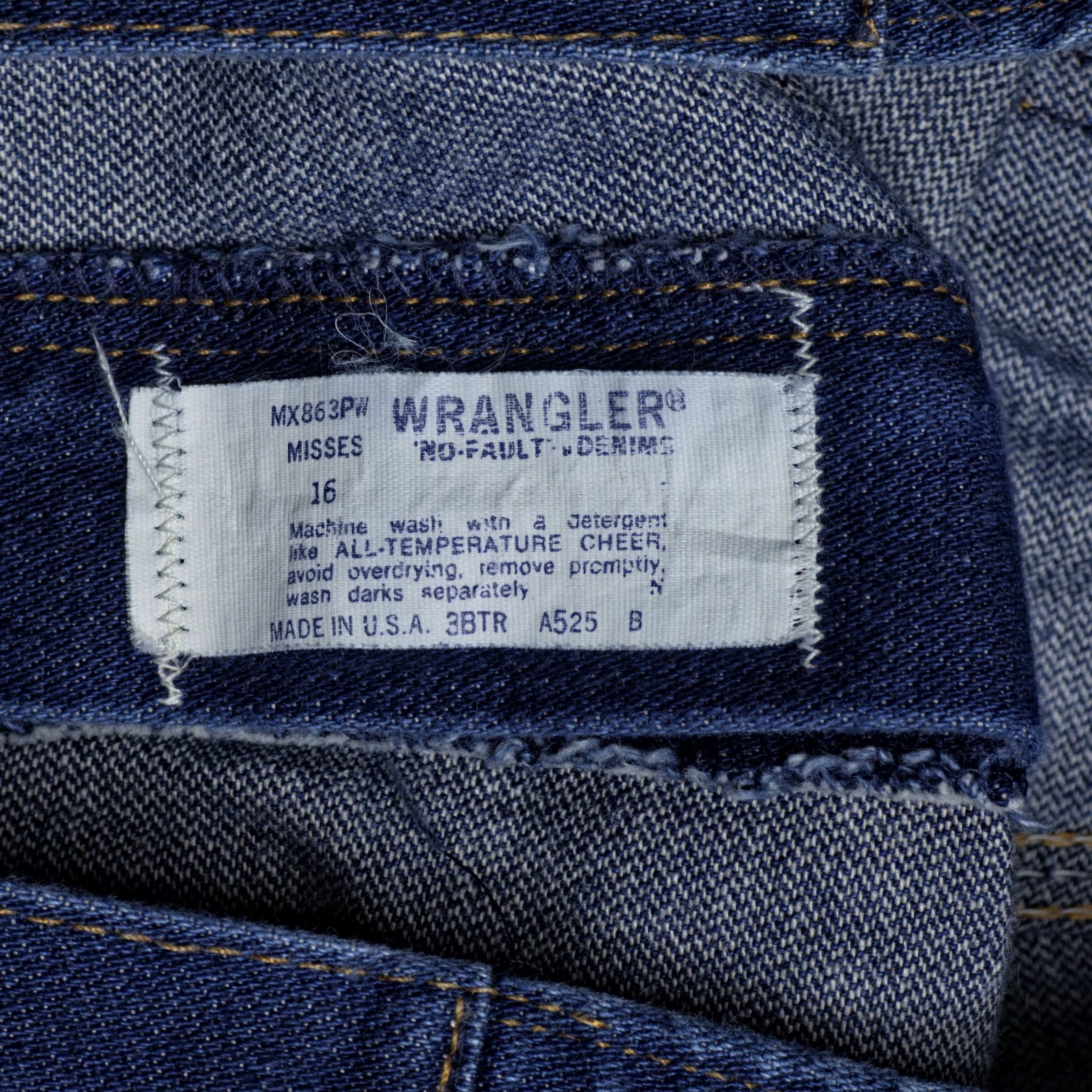 Vintage 1970s Wrangler Womens 16 Blue Jeans NO FAULT DENIM USA Made High Waisted