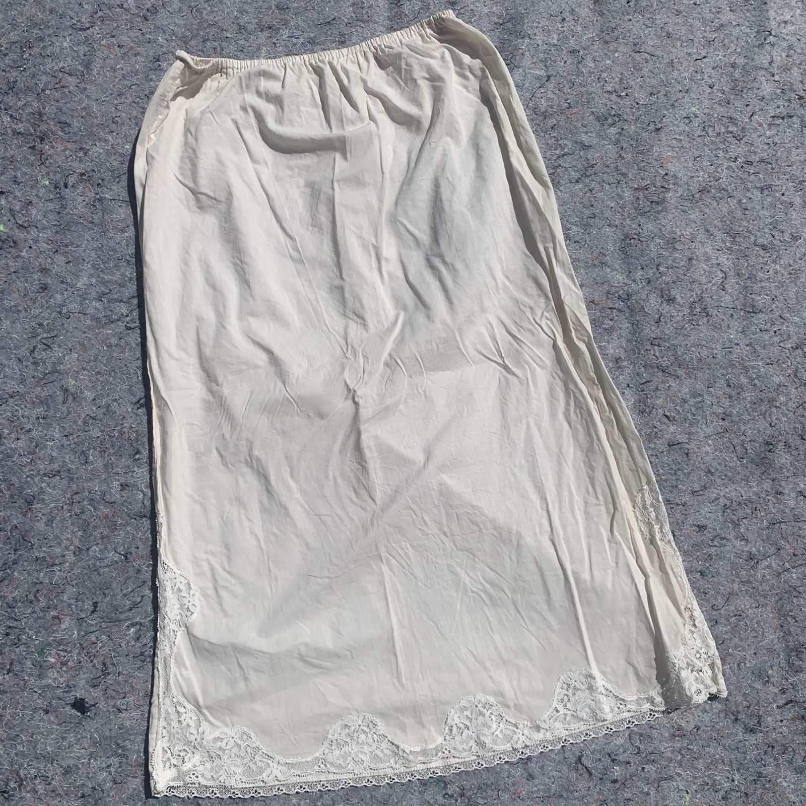 Adorable vintage 70s does Edwardian cream cotton casual skirt w/ lace trim