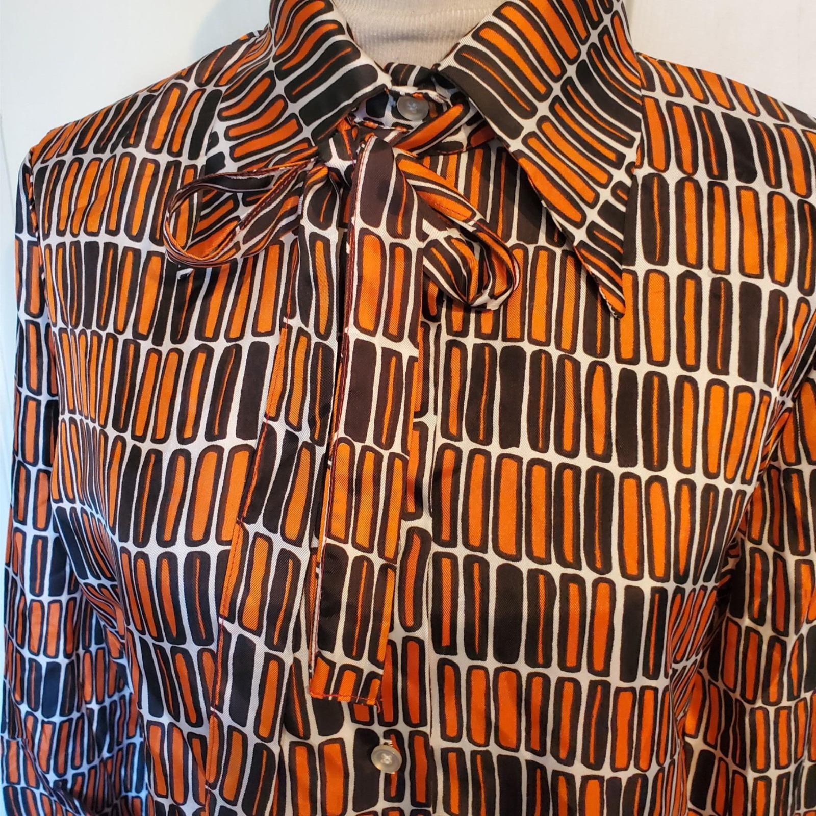 Vintage 70s Orange Black & White Acetate Long Sleeved Blouse 18 B42