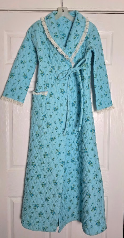 Vintage 1970’s Floral Blue Quilt Robe International Ladies Garment Workers Union