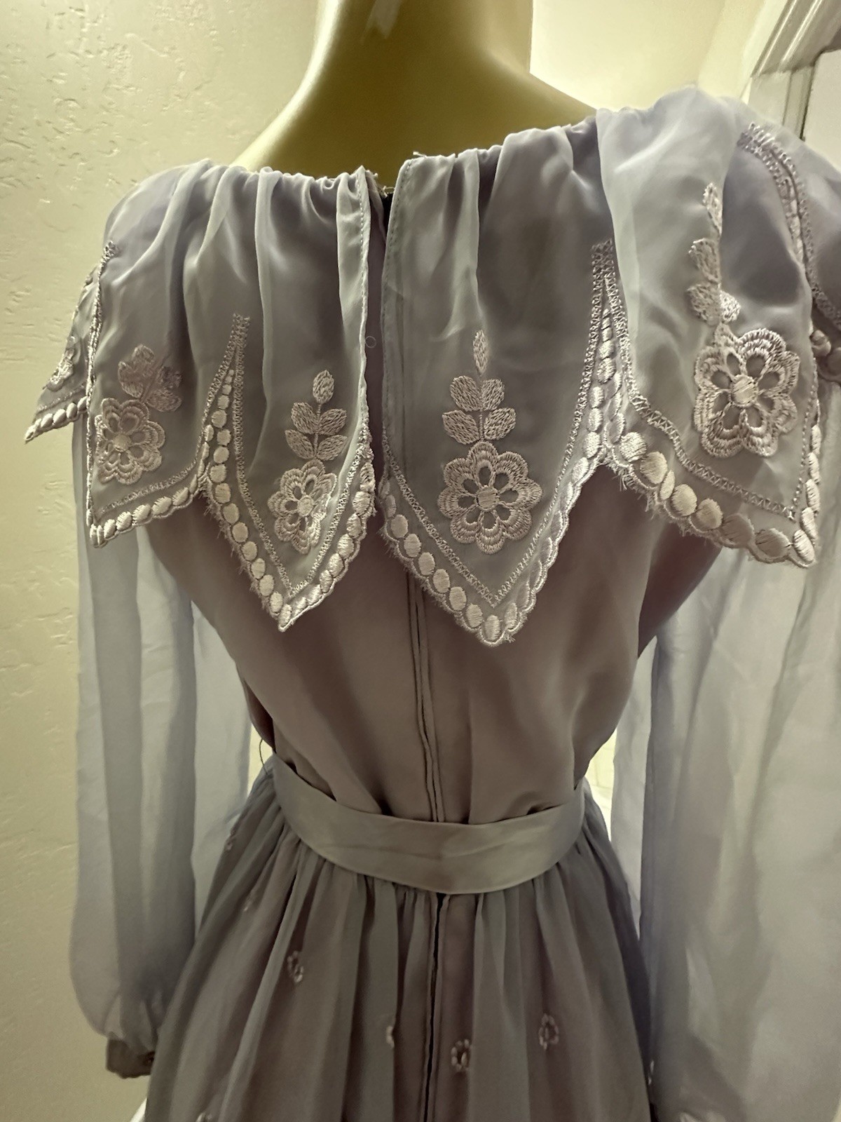 Vintage Noel Sophisticates Light Purple Lilac Prairie Lace Dress
