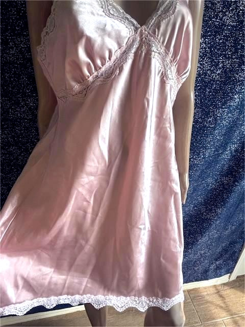 VTG GILLIAN O’MALLEY PINK SATIN SLEEPWEAR SZ M