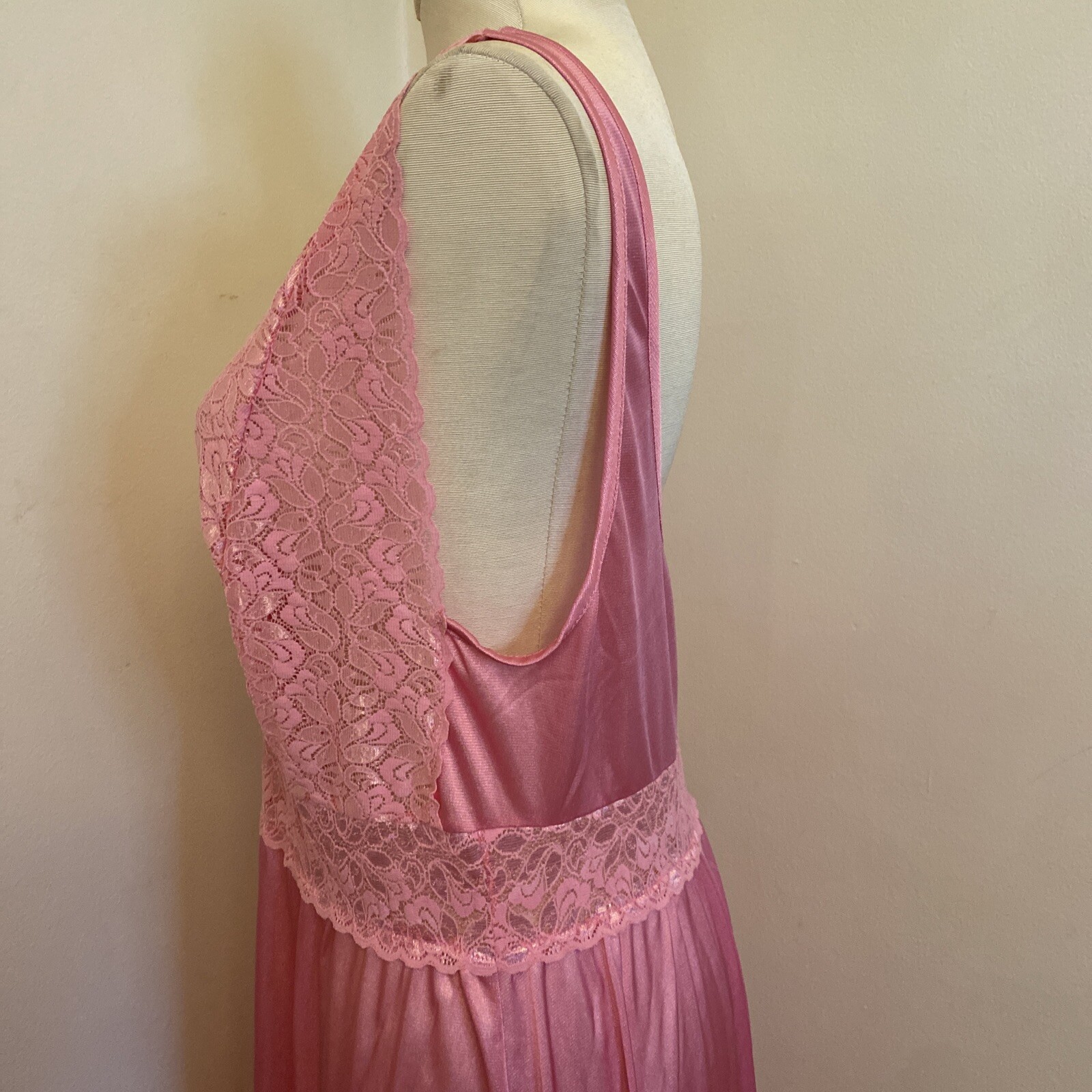Vtg. Amoureuse Peignoir Set Pink Nightgown/Robe Size Medium Nylon