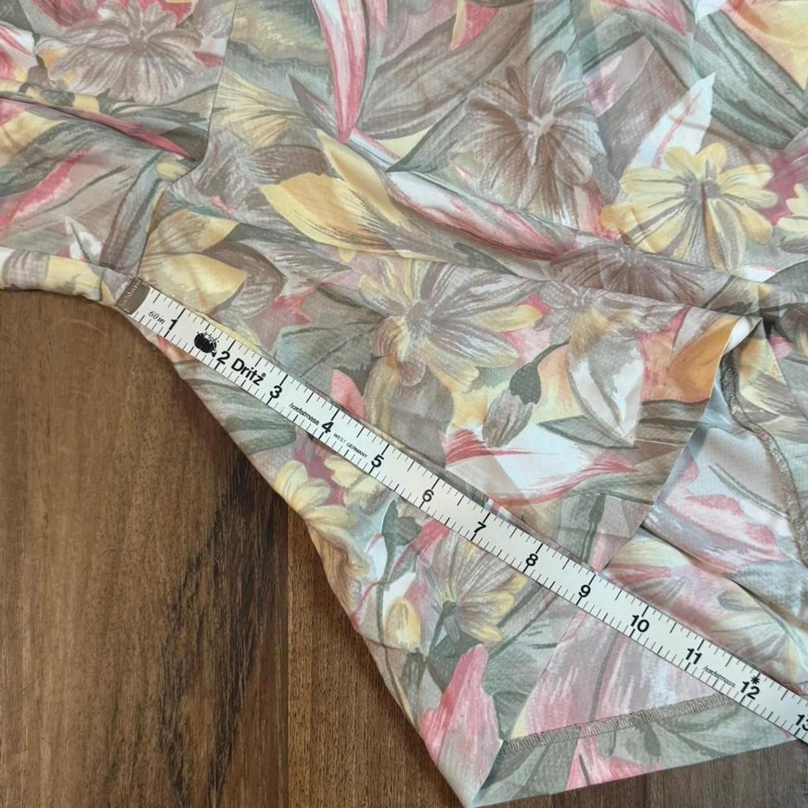 Vintage NWT Southern Lady Floral Kona Print Pleated Trouser Shorts Size 11/12