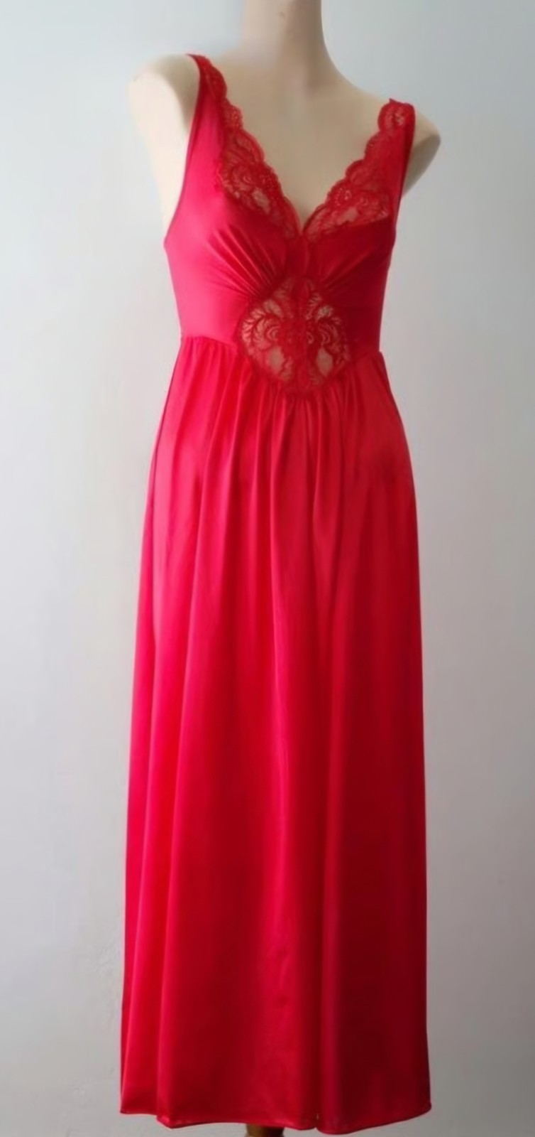 Vintage OLGA Red Large L Night gown 92087 Bodysilk Full Sweep Sexy Sleeveless