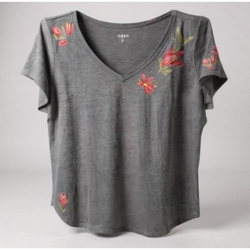TORRID Flowers Classic Vintage Slub V-Neck Tee NWT Size 5X