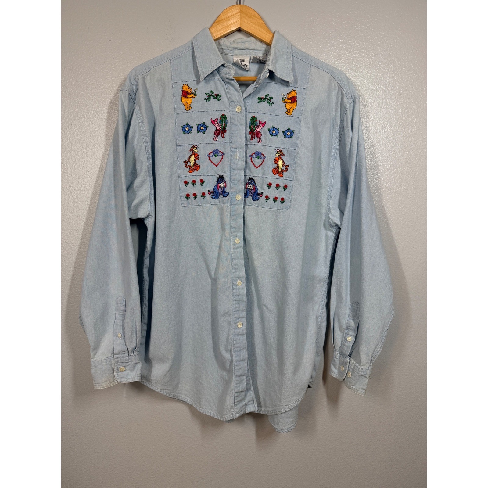 The Disney Store Button Down Women XL Light Blue Winnie the Pooh Embroidered Vtg