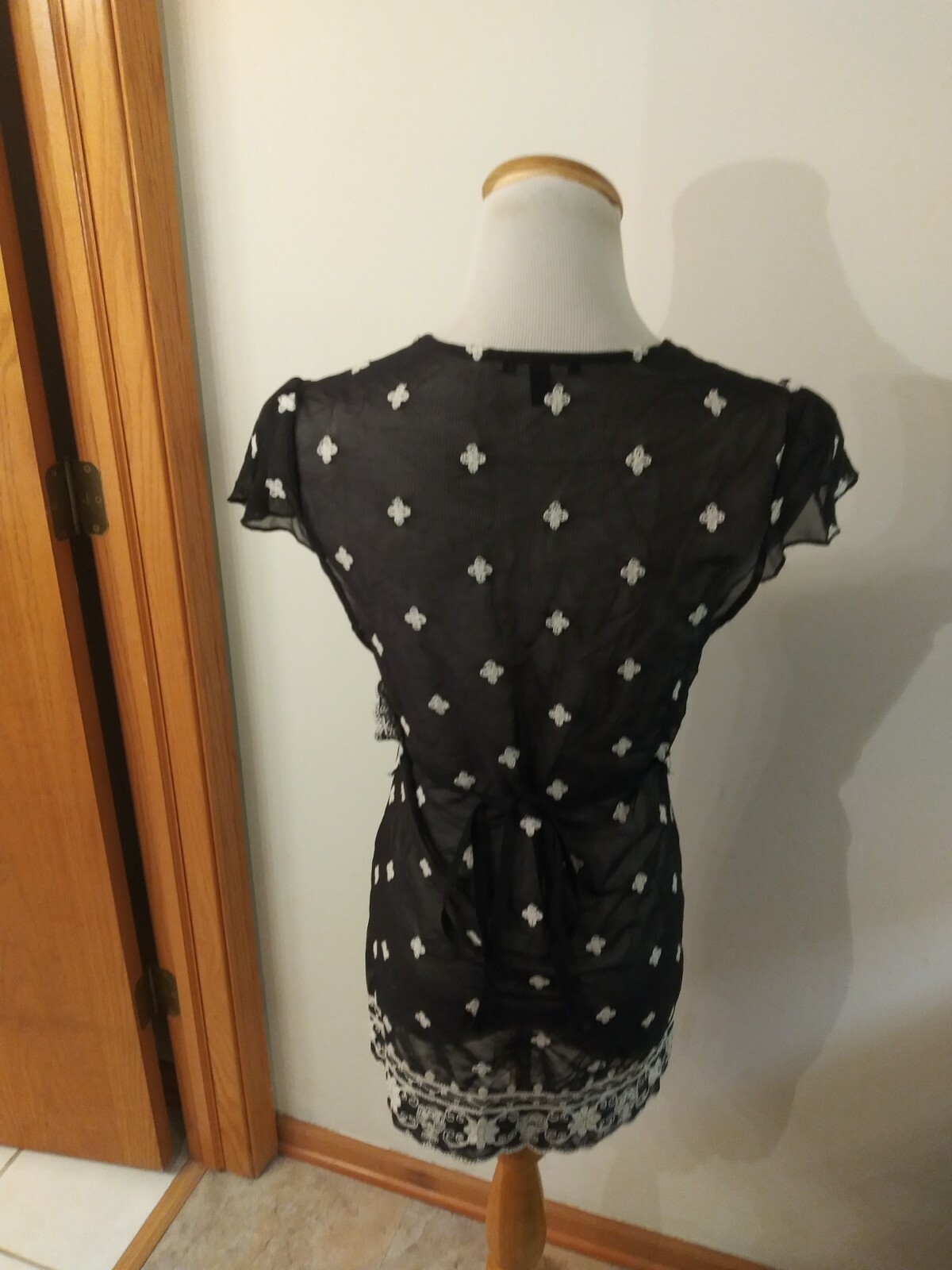 Vtg The Limited women’s nylon sheer V neck black top M white embroidery pullover