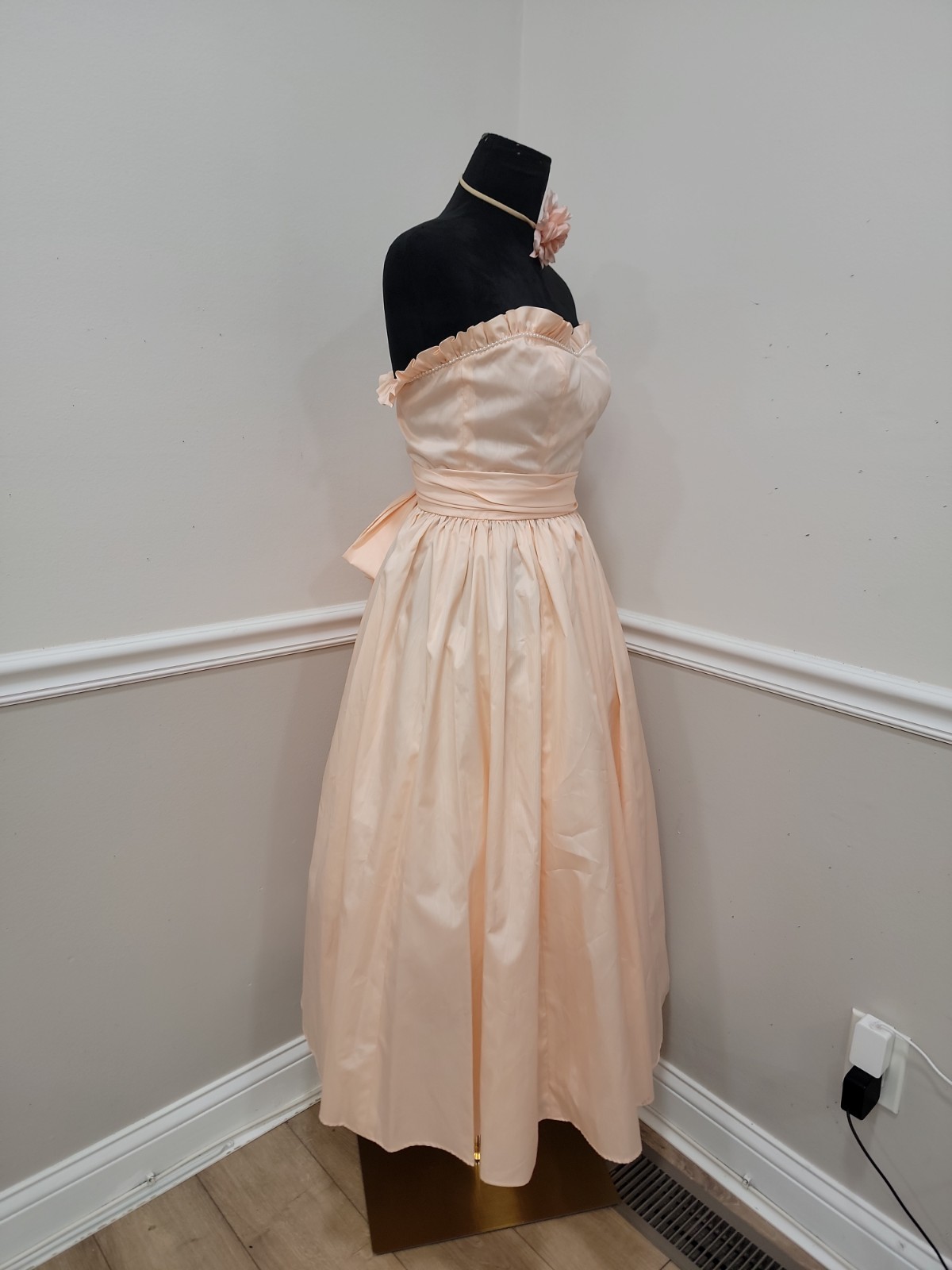 Vintage 80s Peach Taffeta Strapless Dress Ruffle Prom Formal Party Cocktail Gown