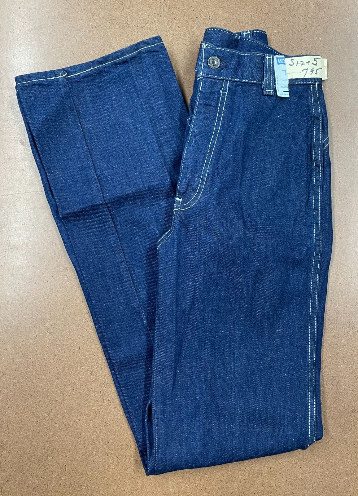 Vintage 1970s Dark Wash Bell Bottom Jeans – Contrast White Stitching