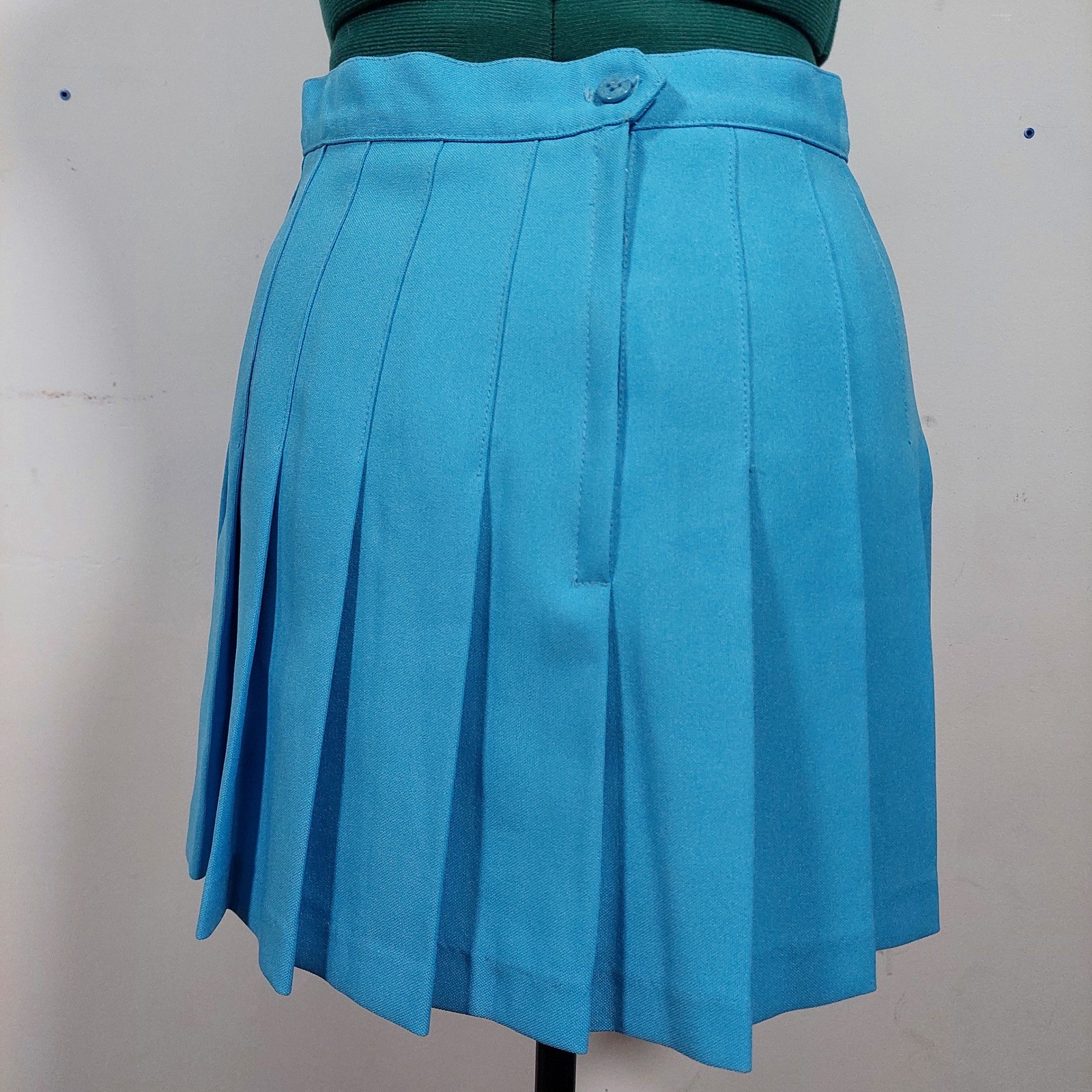 Vintage Head Sportswear Blue Pleated Tennis Skirt Made in USA Size 8 Turquoise