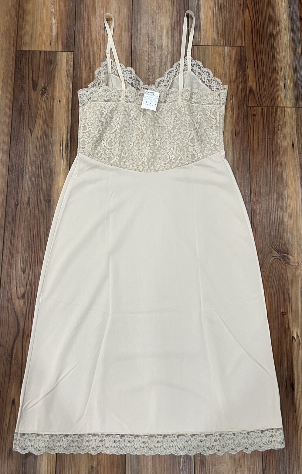Vintage Munsingwear Size M 36 Beige Sexy Lace Full Dress Slip Silky Nylon NWT