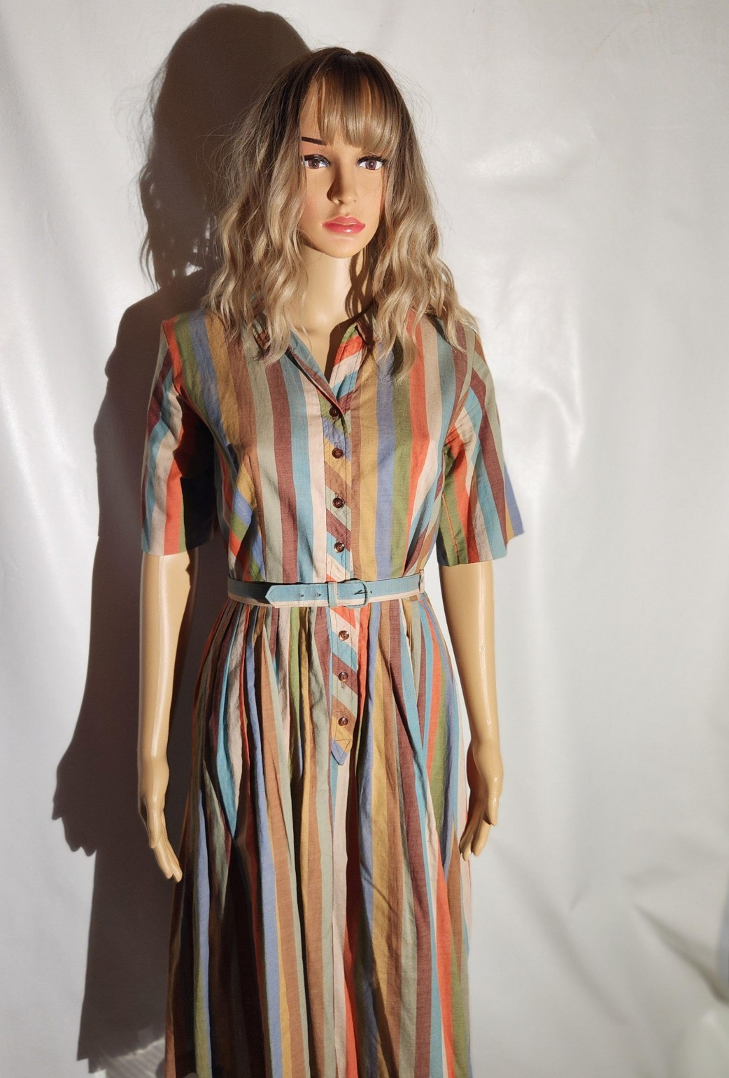 VINTAGE 1950S HOUSEWIFE STRIPED DAY DRESS BELT MULTICOLOR SEXY ANTIQUE TRADITION