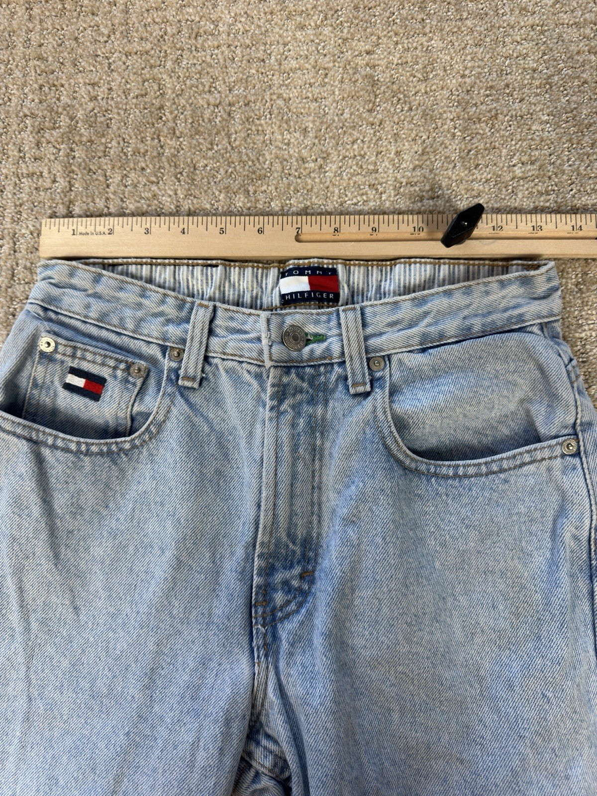 Vintage Tommy Hilfiger 90’s Women’s Jeans Cropped Whiskered Big Patch Size 0