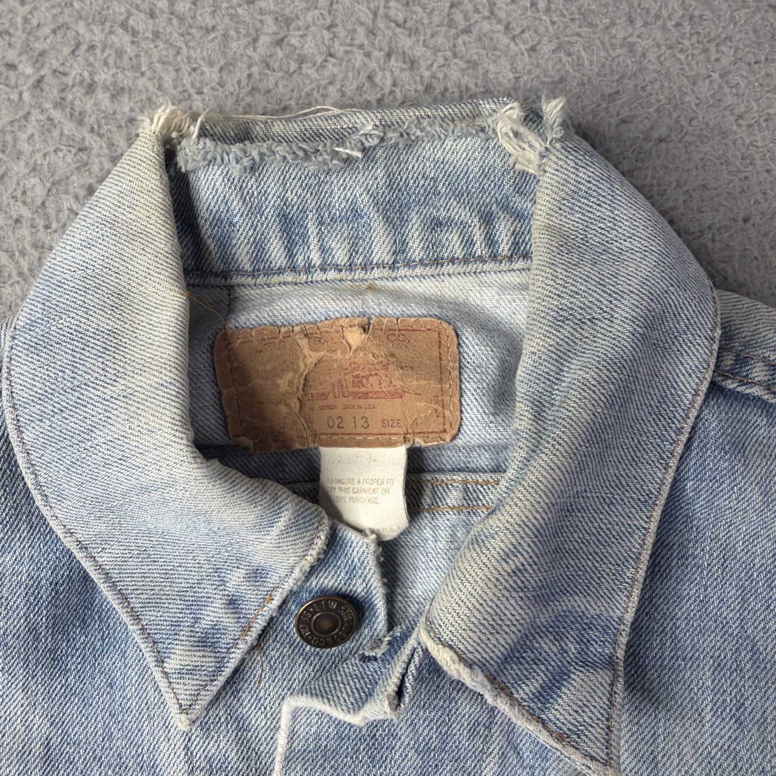 Vintage Levis Truckers Jacket Women’s Small Denim USA Distressed 80s