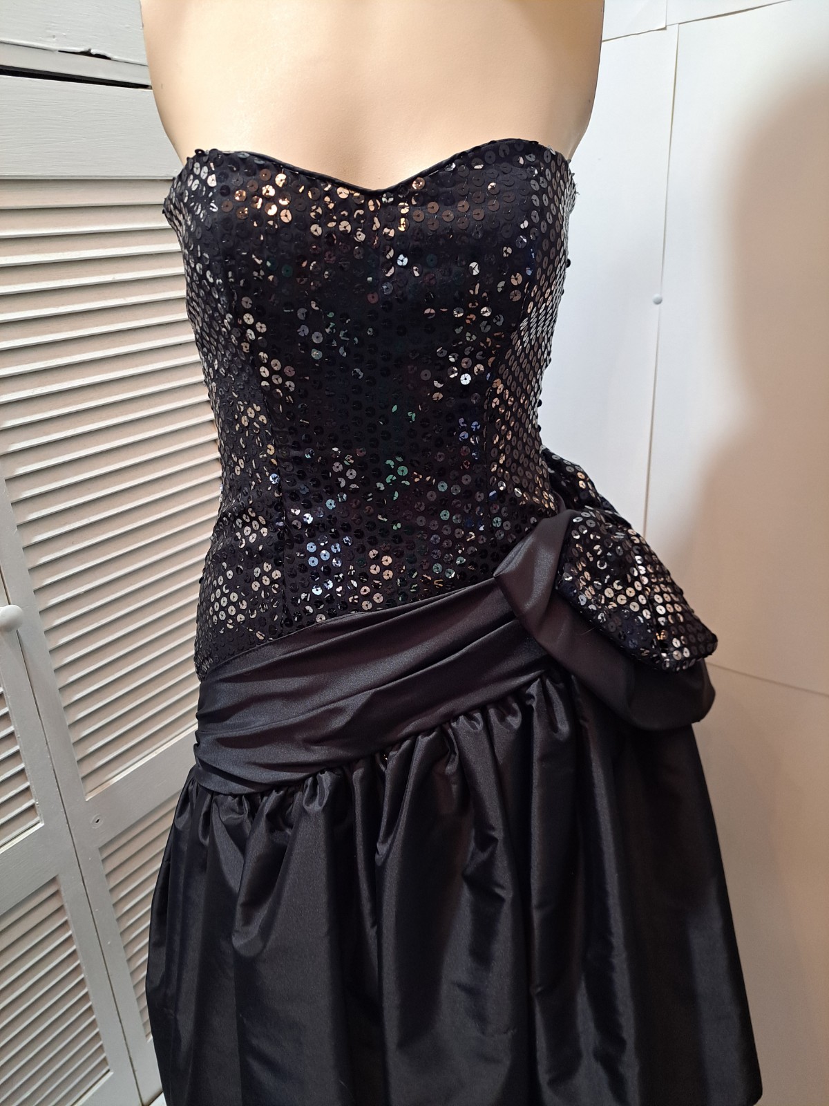 VTG 1980s Black SEQUINED BIG BOW Asymmetrical Hem Strapless PROM PARTY DRESS 5/6