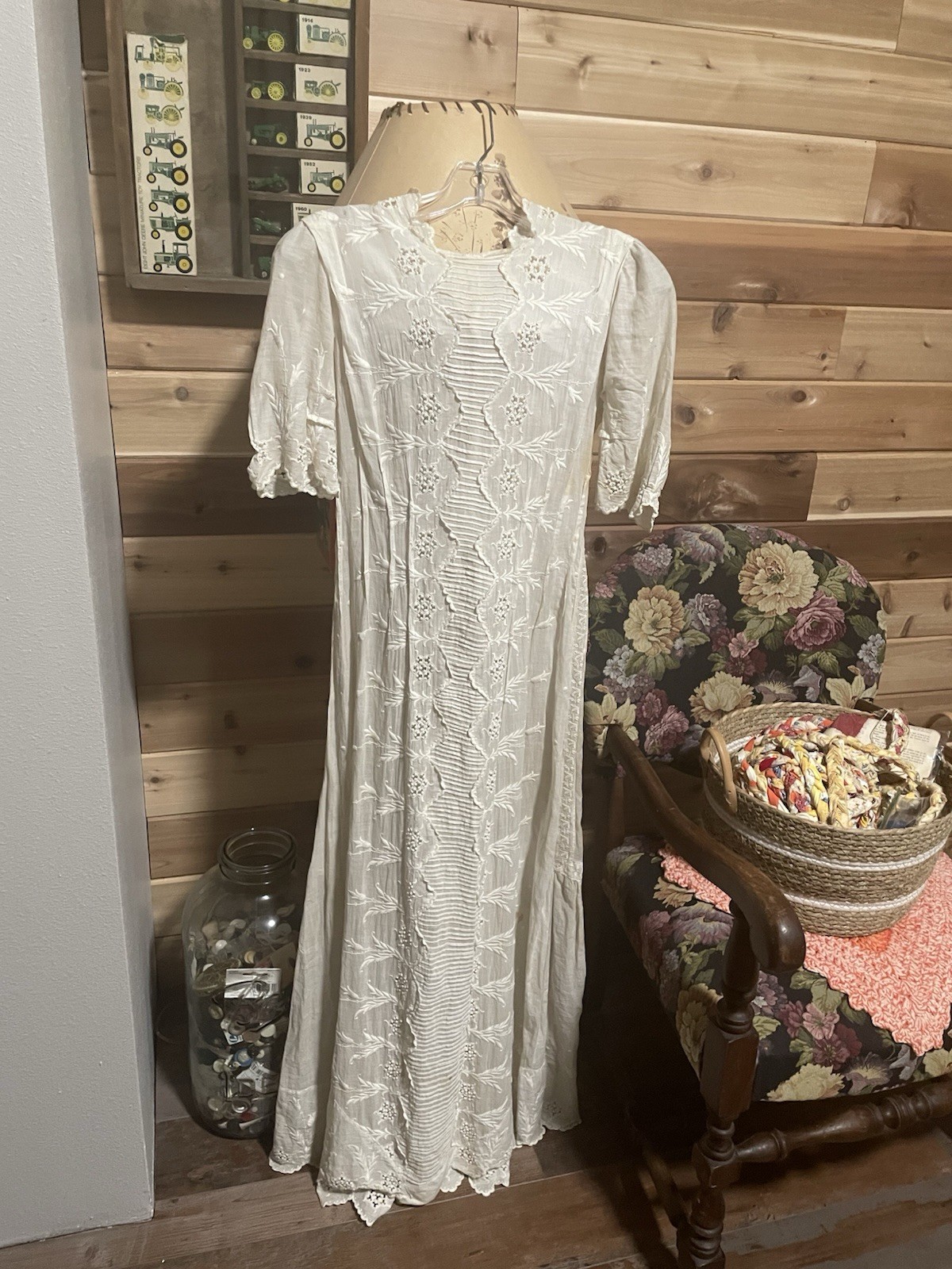 White Embroidered Vintage Lace Dress with Short Sleeves Elegant Classic Style