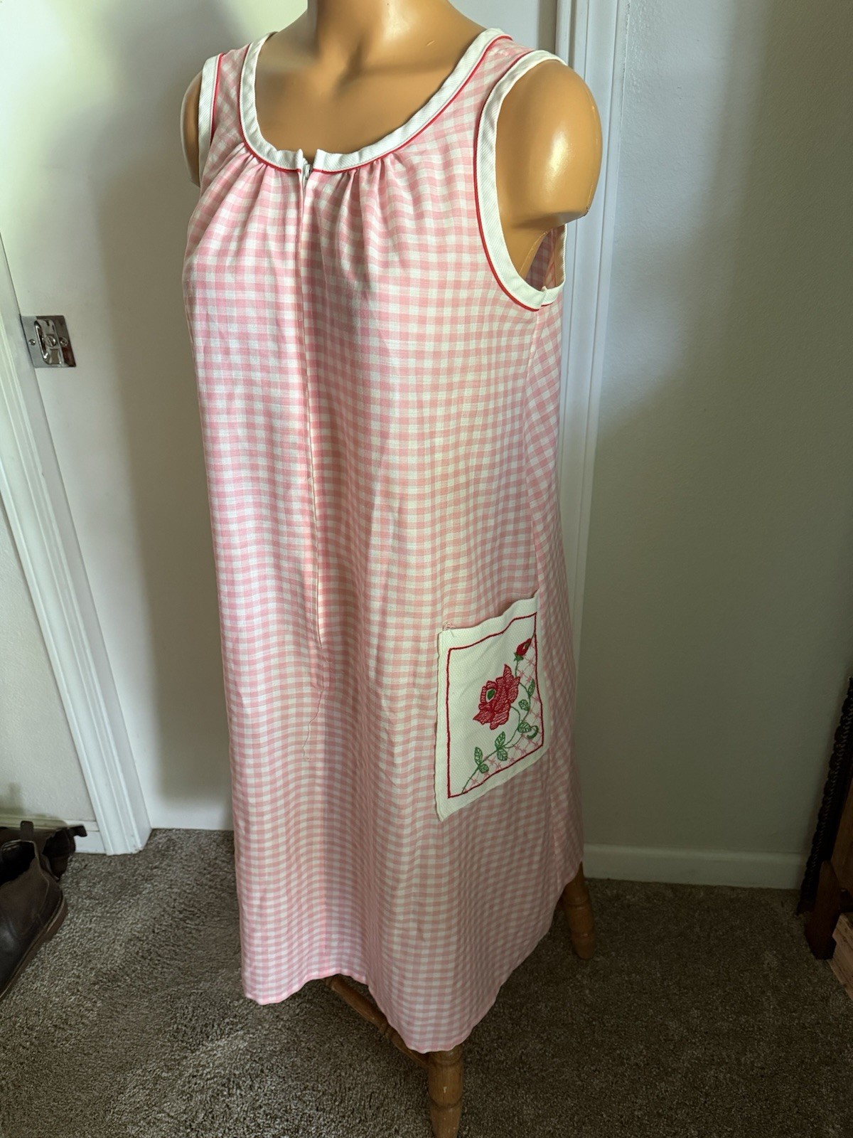 VTG 70’s KOMAR PINK CHECK W/EMBROIDERED POCKETS COTTON BLEND ZIP-UP LOUNGER SZ M