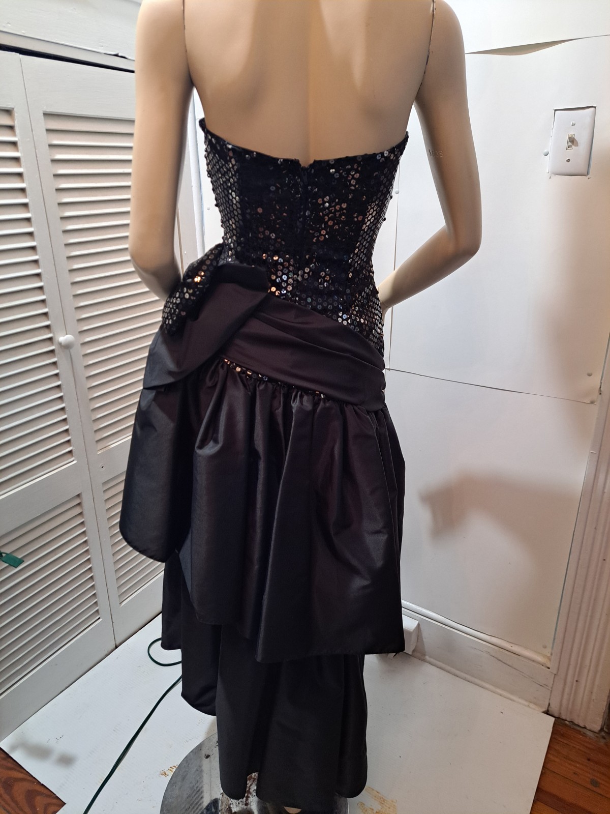 VTG 1980s Black SEQUINED BIG BOW Asymmetrical Hem Strapless PROM PARTY DRESS 5/6