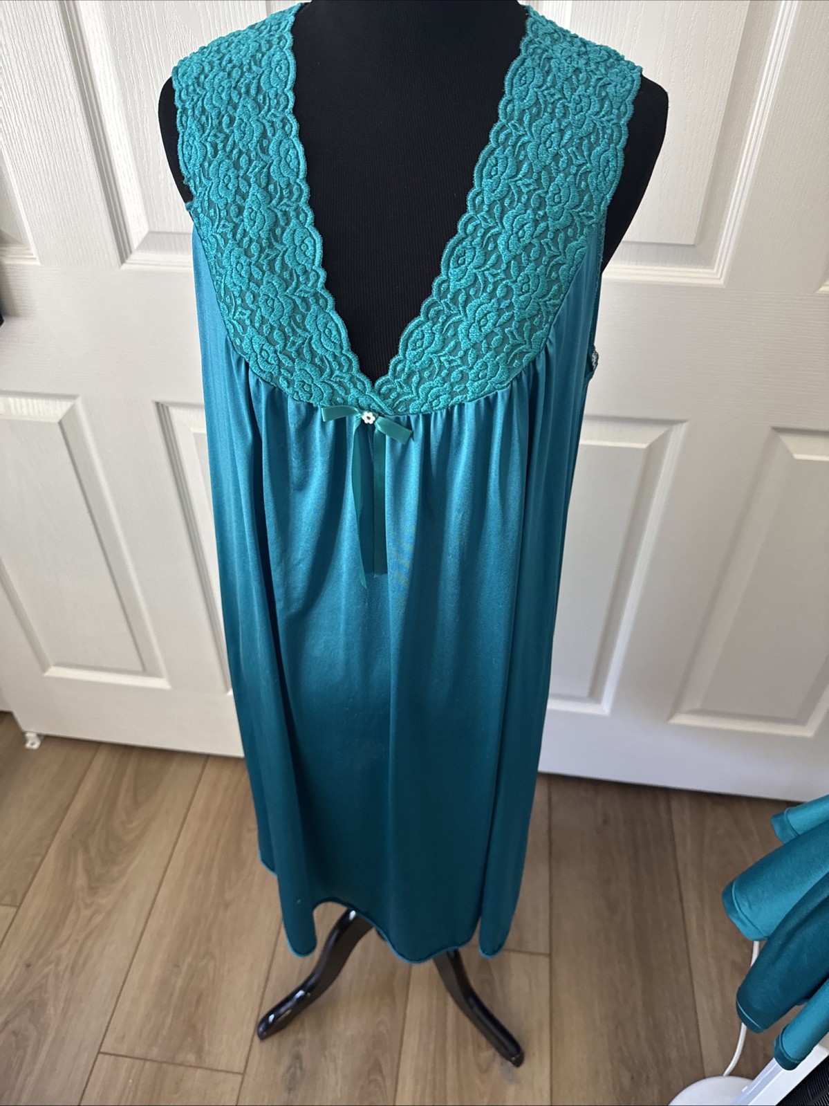 Vanity Fair Jade Green Nylon Nightgown Lace / Satin Bow With Matching Robe M