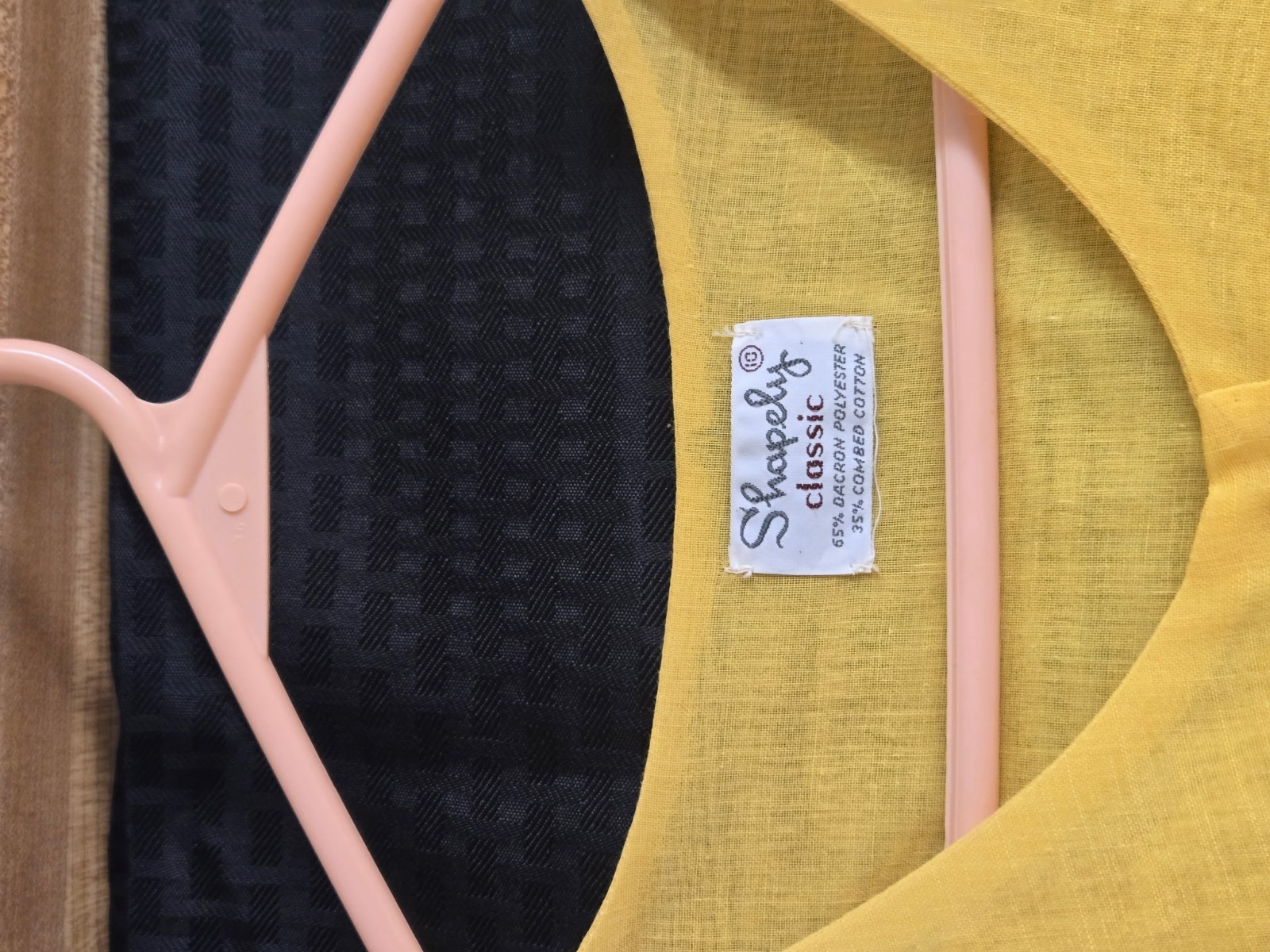 Vtg. Shapely Classic 1970s top; yellow dacron/cotton, pleated sleeves.