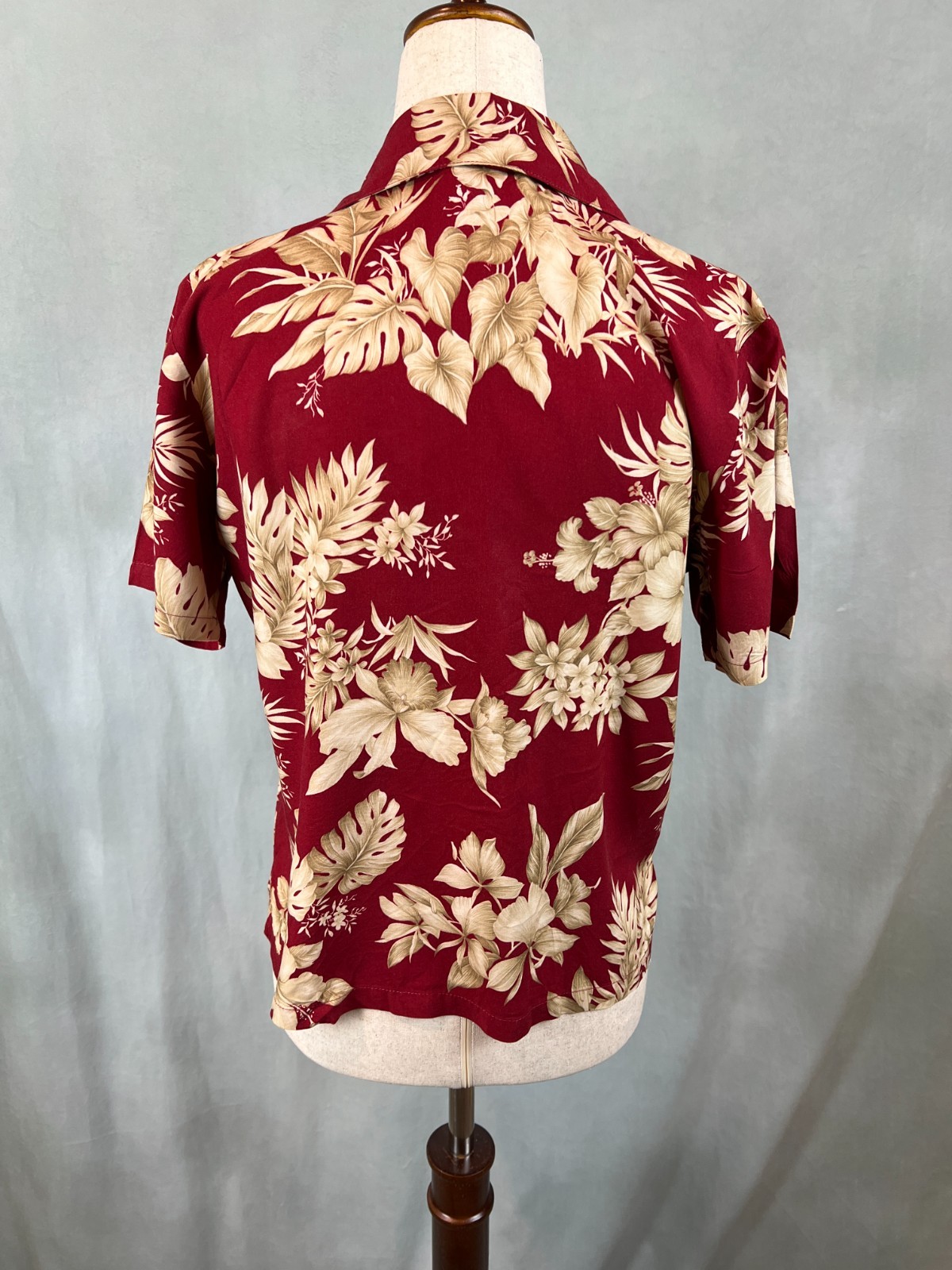 Vintage Iolani Classics Ladies Rayon Red Hawaiian Aloha Shirt XS Made in Hawaii