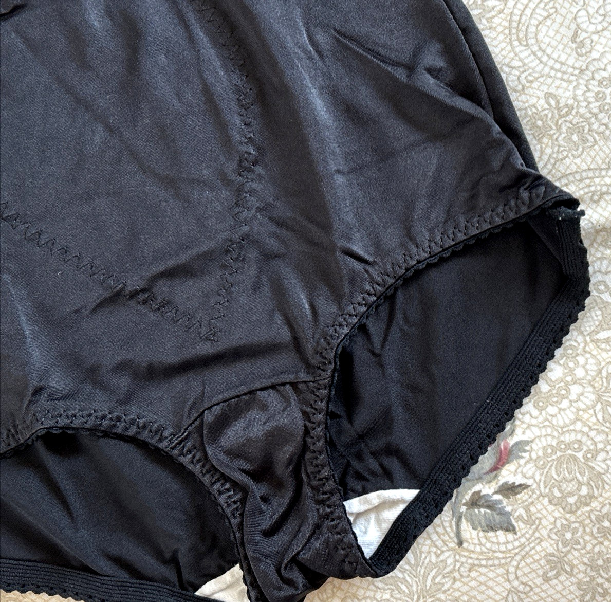 JC Penney Soft Skins Shapewear Light Control Black Panties Briefs Size Med NWOT