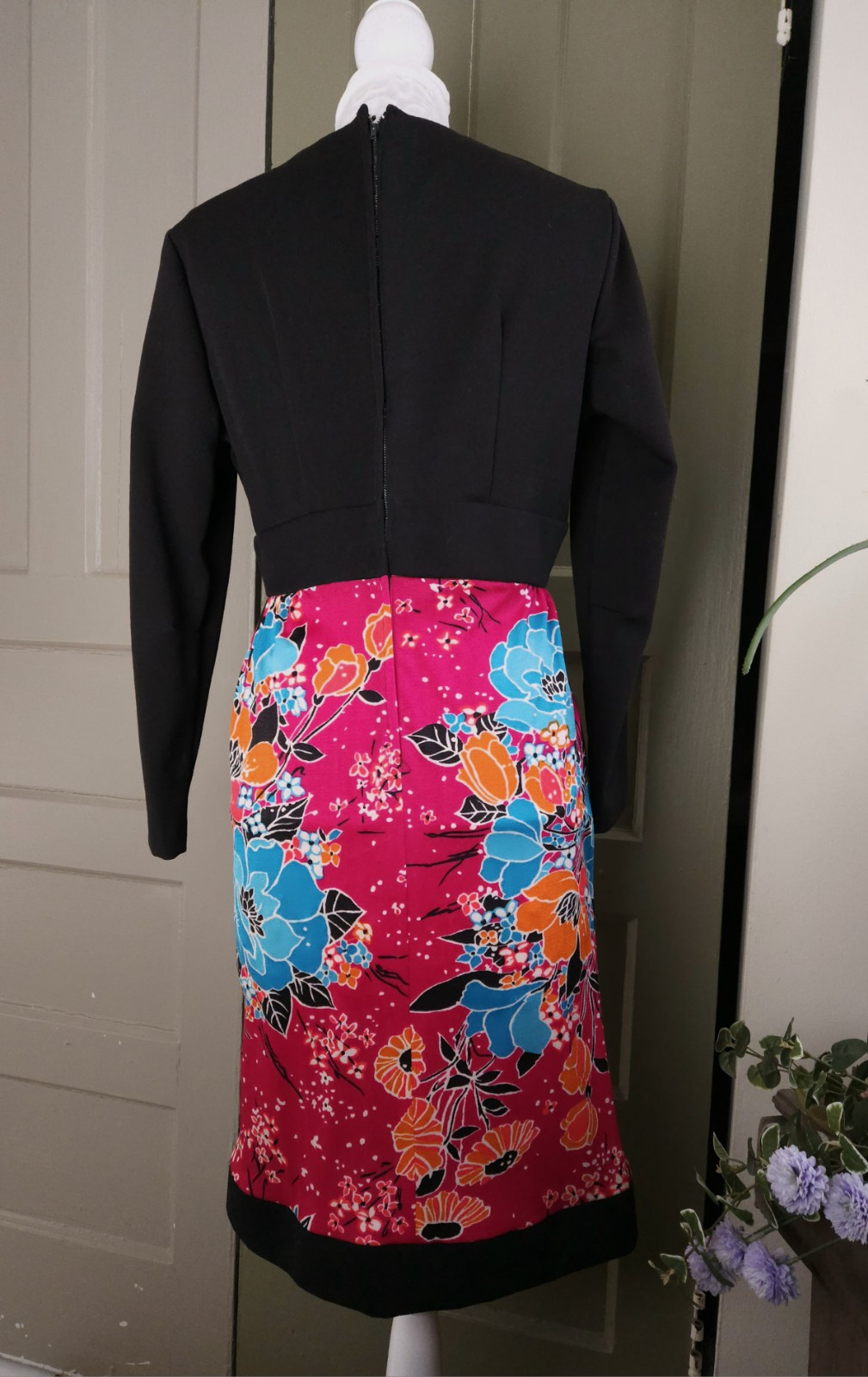1960s True Vintage Black Pink Vibrant Floral Mod Dress Womens S/M