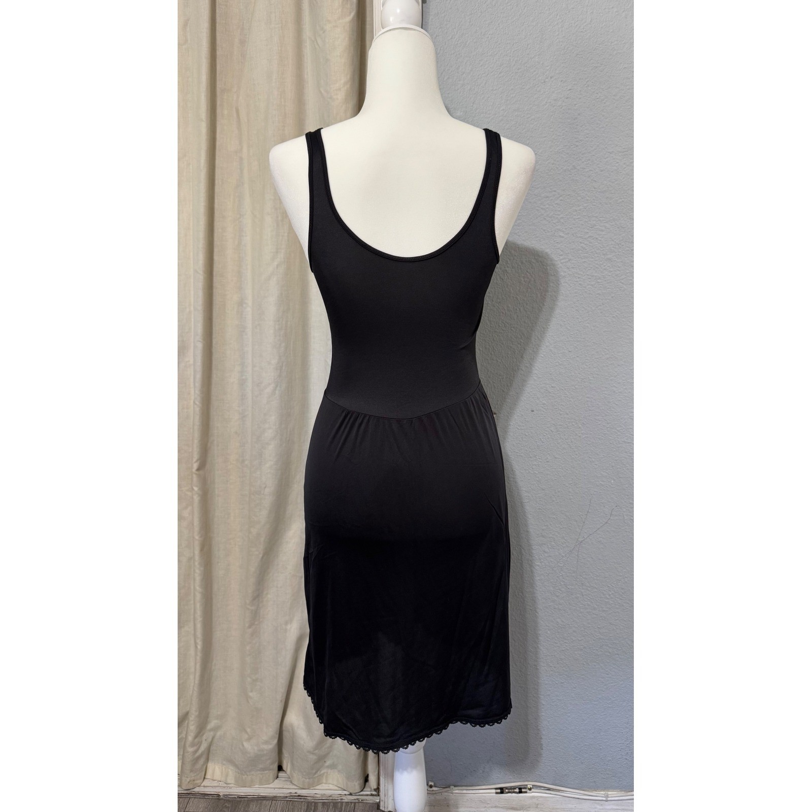 Warners Perfect Measure Vintage Black Full Slip Lace Trim V-Neck 55728 Size 36