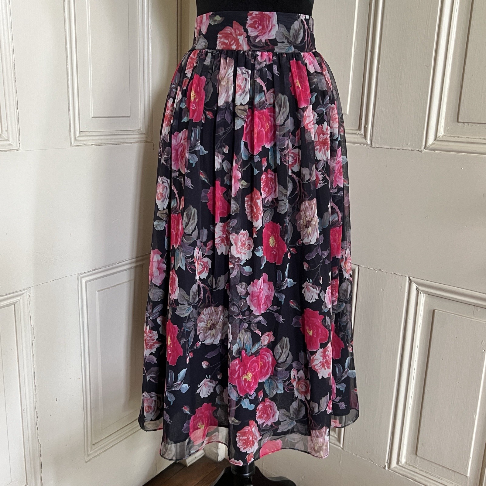 Vtg 80s 90s Picture Me Black Floral Full MIDI Skirt – Size XS/S Women’s