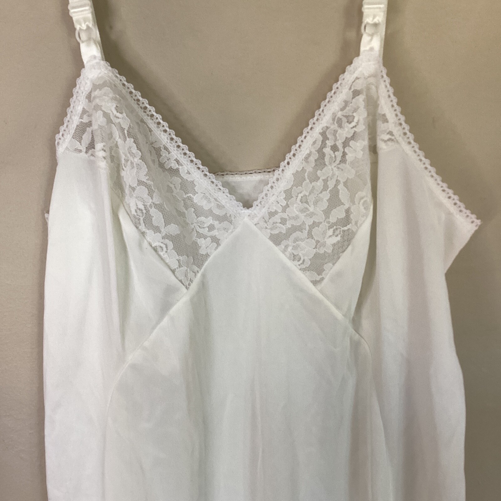 Sears THE-DOESN’T-SLIP Vintage 1960s Non-Cling Nylon Lace 36 Average