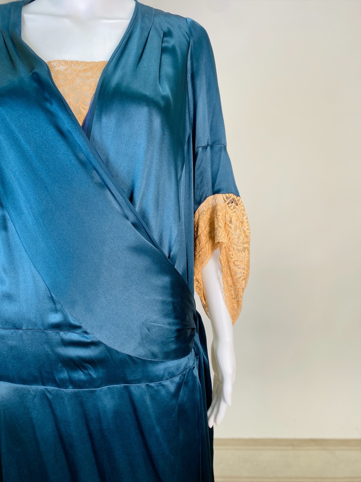 Antique Vintage Early 1920s Teal Blue Silk & Floral Lace Robe House Coat AS IS