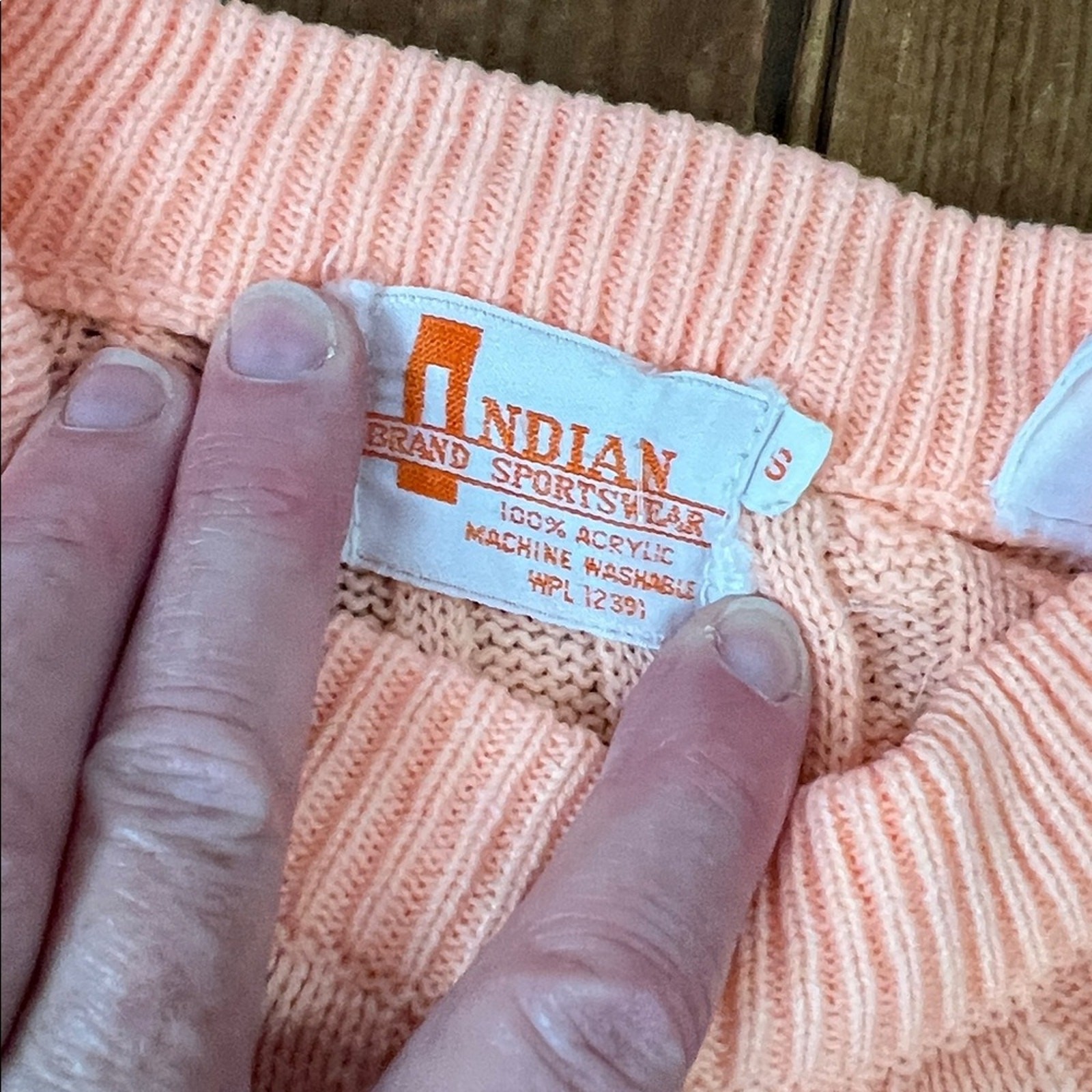 Vintage 80s women’s Sweater Peach Cable Knit crew neck acrylic lightweight