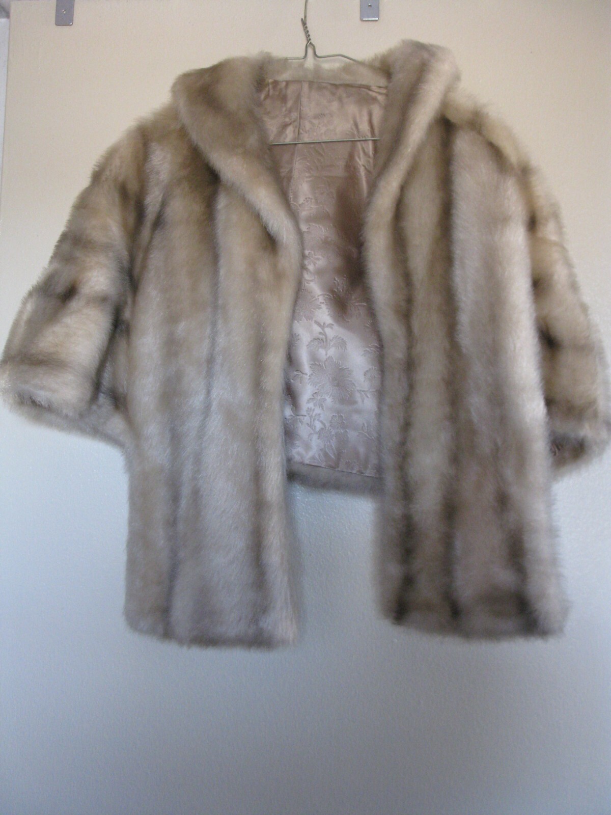 Regina Glenara By Glenoit Vintage Women’s Beige Tan Shawl