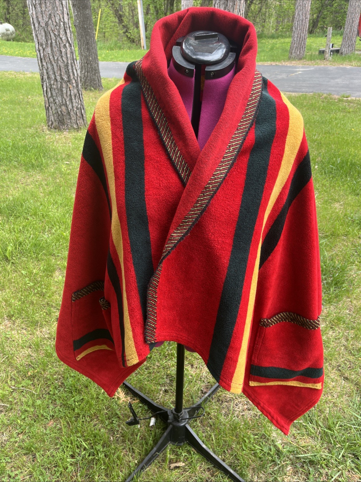 Vintage Wrap Shall Burnt Velvet Poncho Black Red Witchy 2 Pockets Size Inclusive