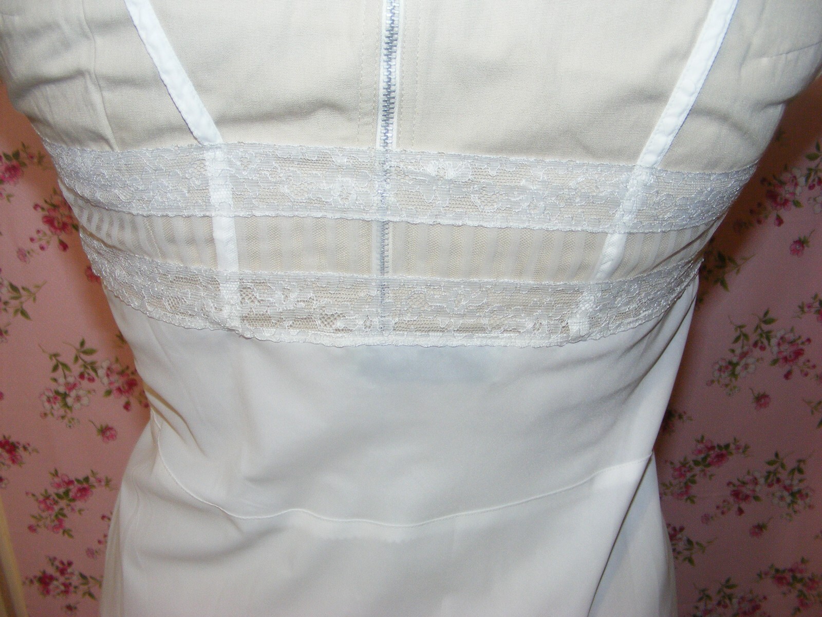 60S FULL DRESS SLIP DEADSTOCK W/TAGS NYLON FITTED VINTAGE LINGERIE SZ 34 LACE