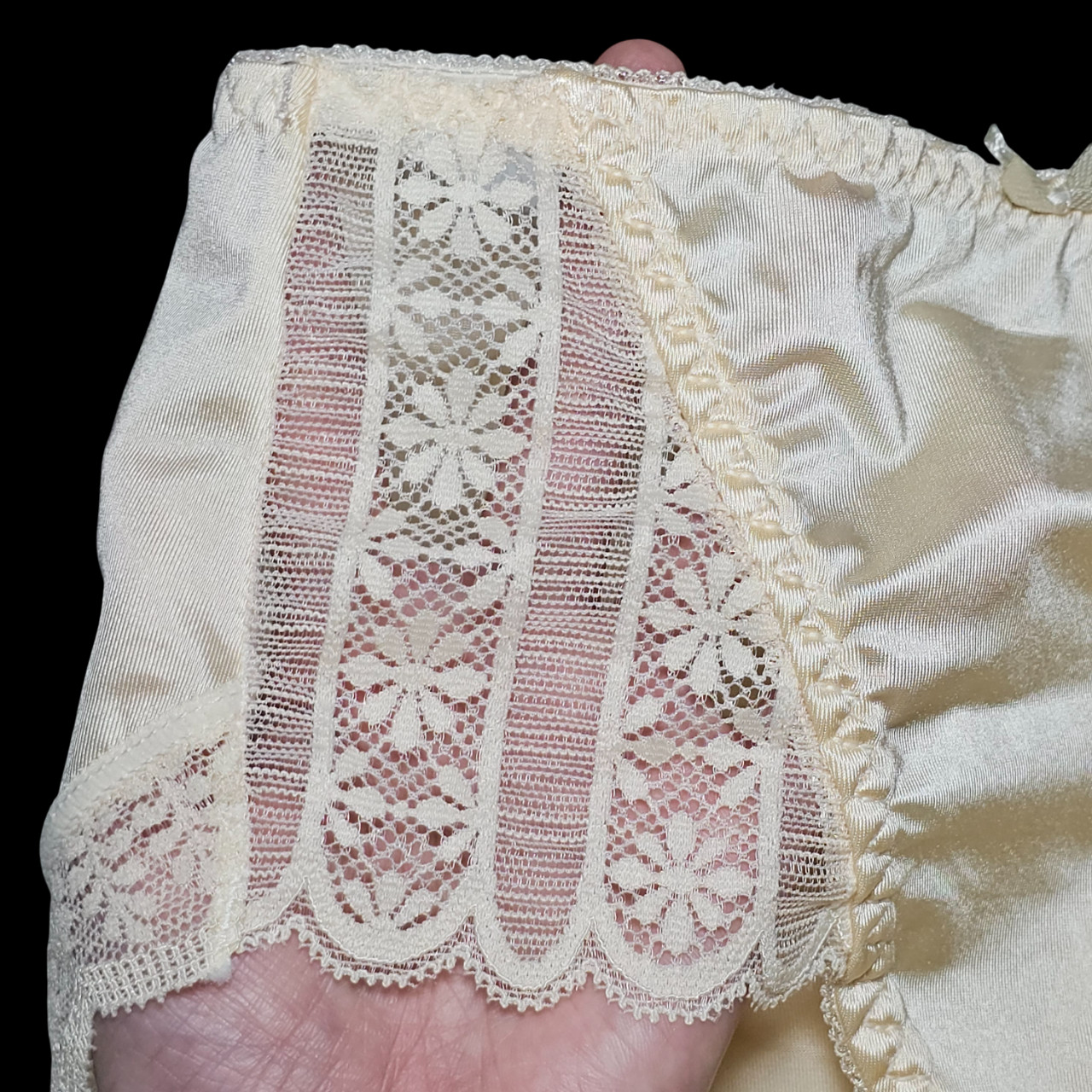 Vintage Slippery Yellow Panty Nylon Spandex Sissy Lace Brief Size 6-7 Hip 35-39″