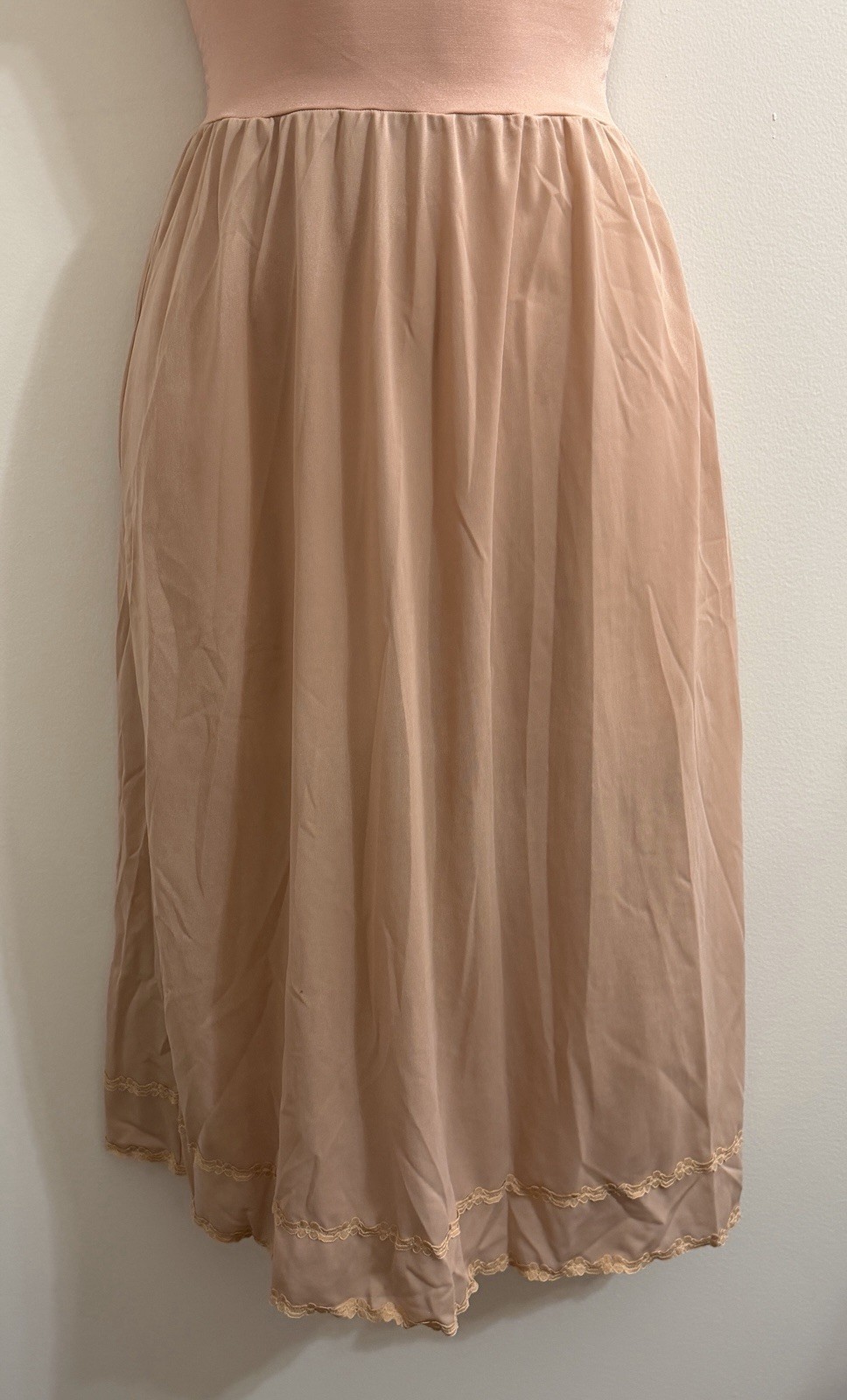 VINTAGE 1970’S OLGA NO-SEAM BODYSILK SLIP DRESS SOFT PINK LINGERIE 34B STYLE 393