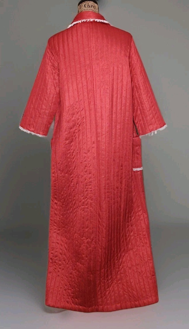 Vintage 1970s Red Quilted Button Front Robe Pockets Lace Trim- Women’s M/L
