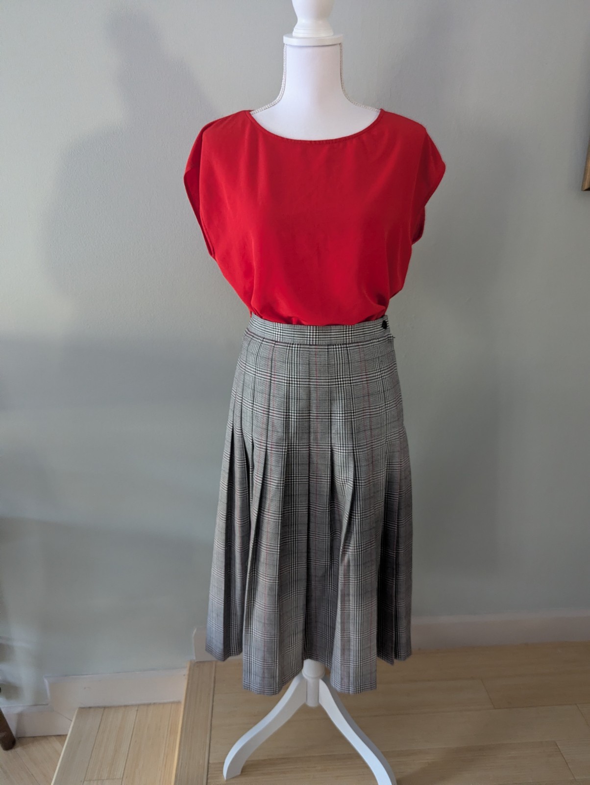 Vintage 80s Pierre Balmain Women’s Medium Short Cap Sleeve Red Blouse Top 181