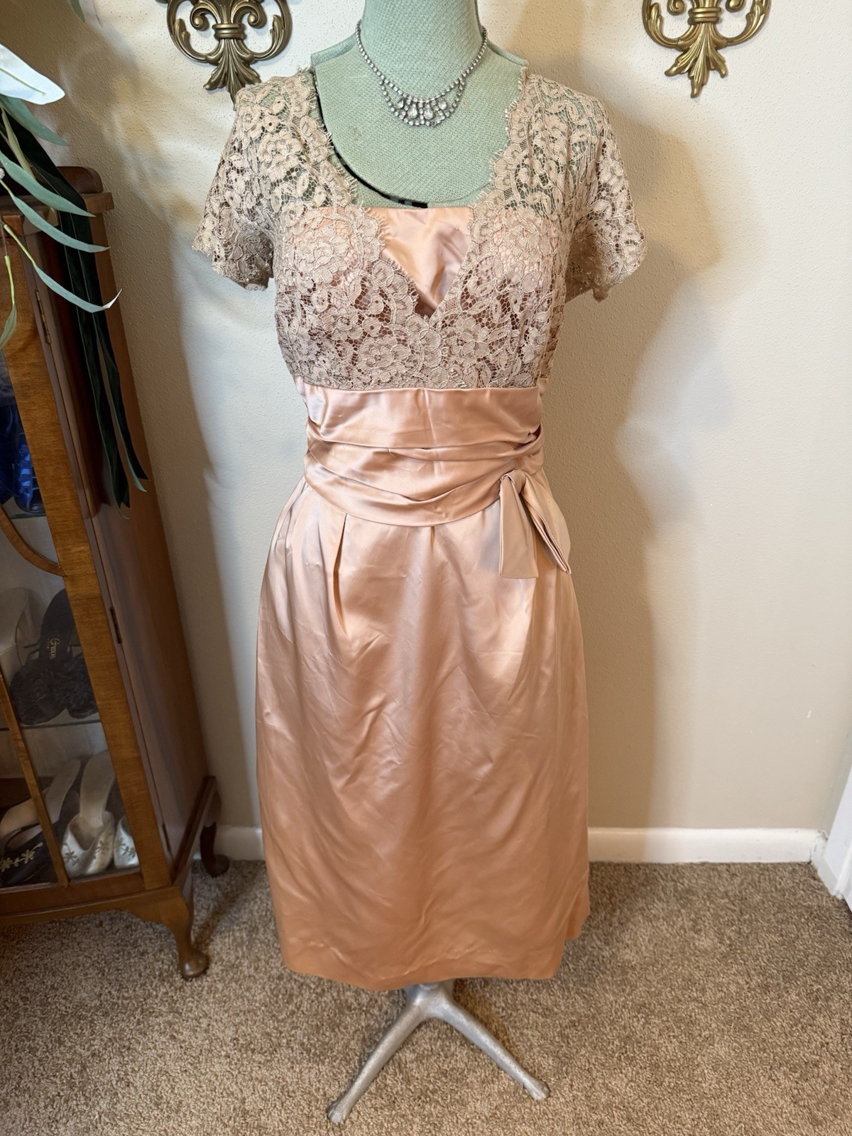 Vintage 1950s champagne satin and lace dinner dress