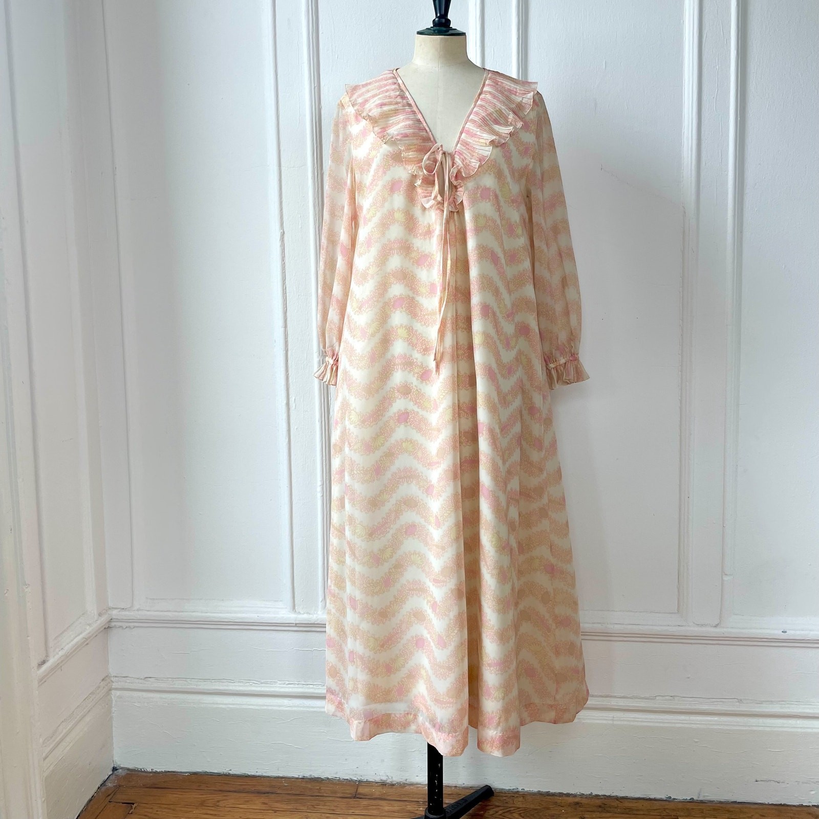 VTG Zandra Rhodes LingerieRuffle NightGown Shear Maxi Lounge 70s 80s Seashell