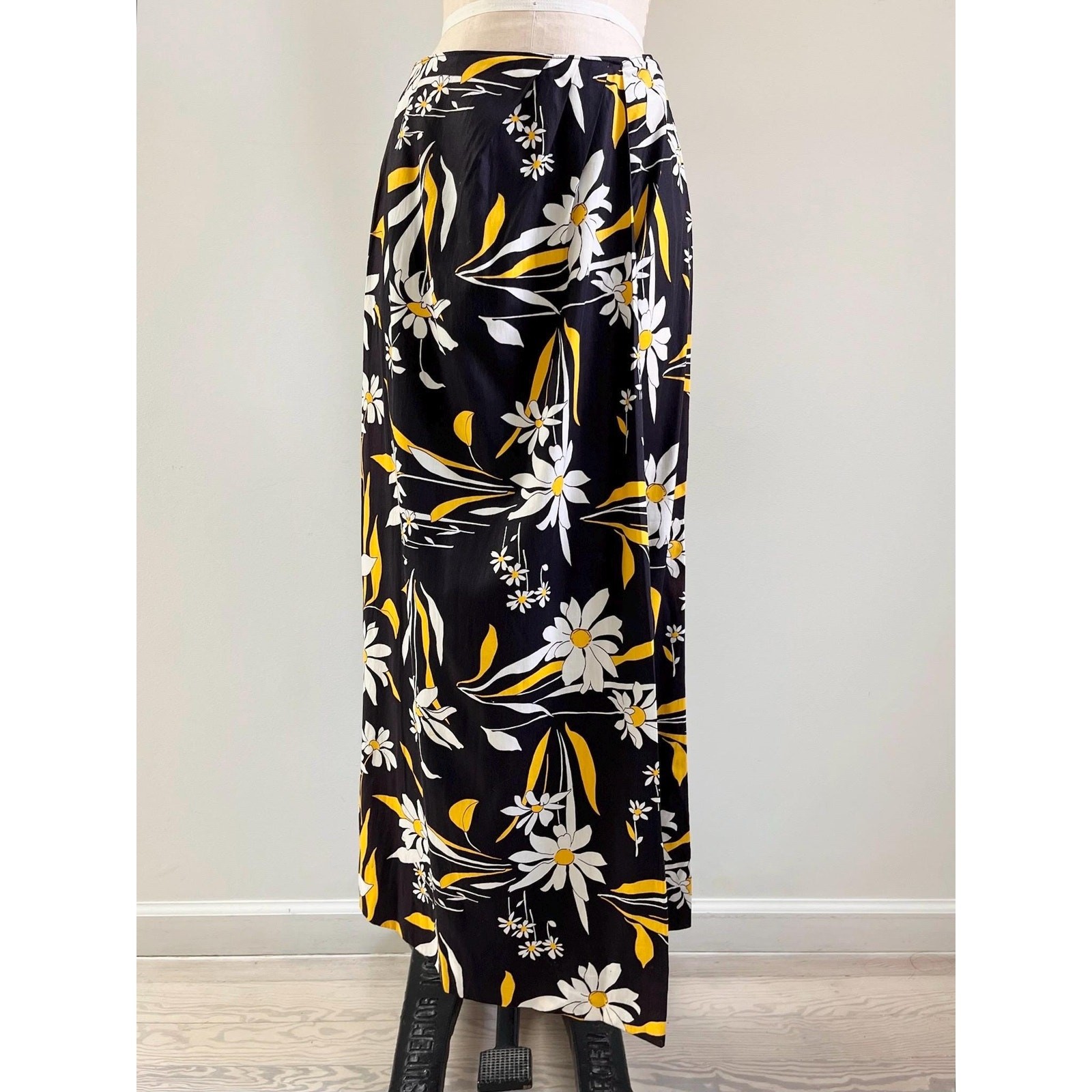 1970s Pants / 70s Floral Wrap Pants / Medium 27-28” Waist