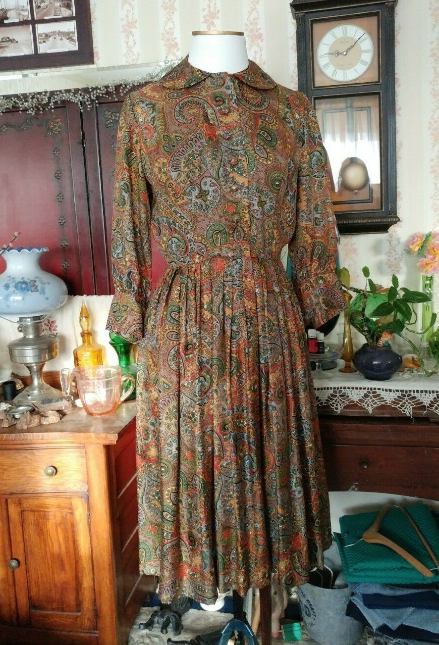 Vintage Handmade Dress 1950s Gold Paisley Print pleated button front calf length
