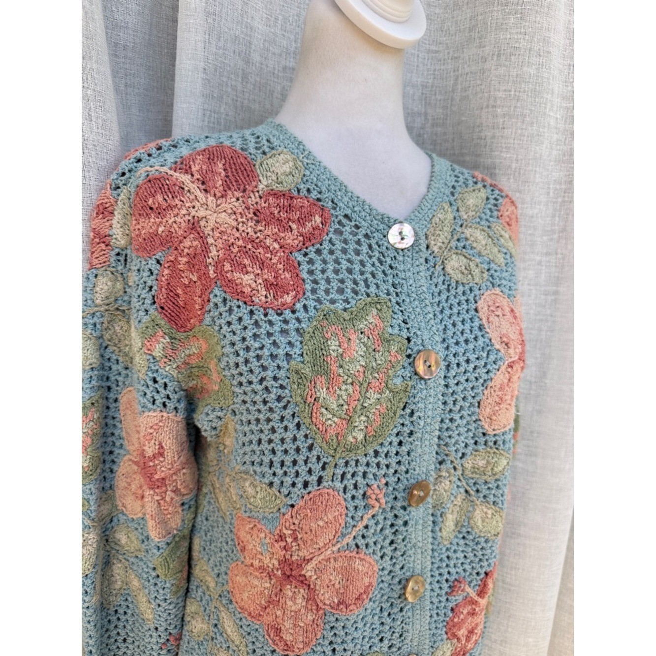 Robert Scott vintage crochet light blue floral cardigan sweater mother of pearl